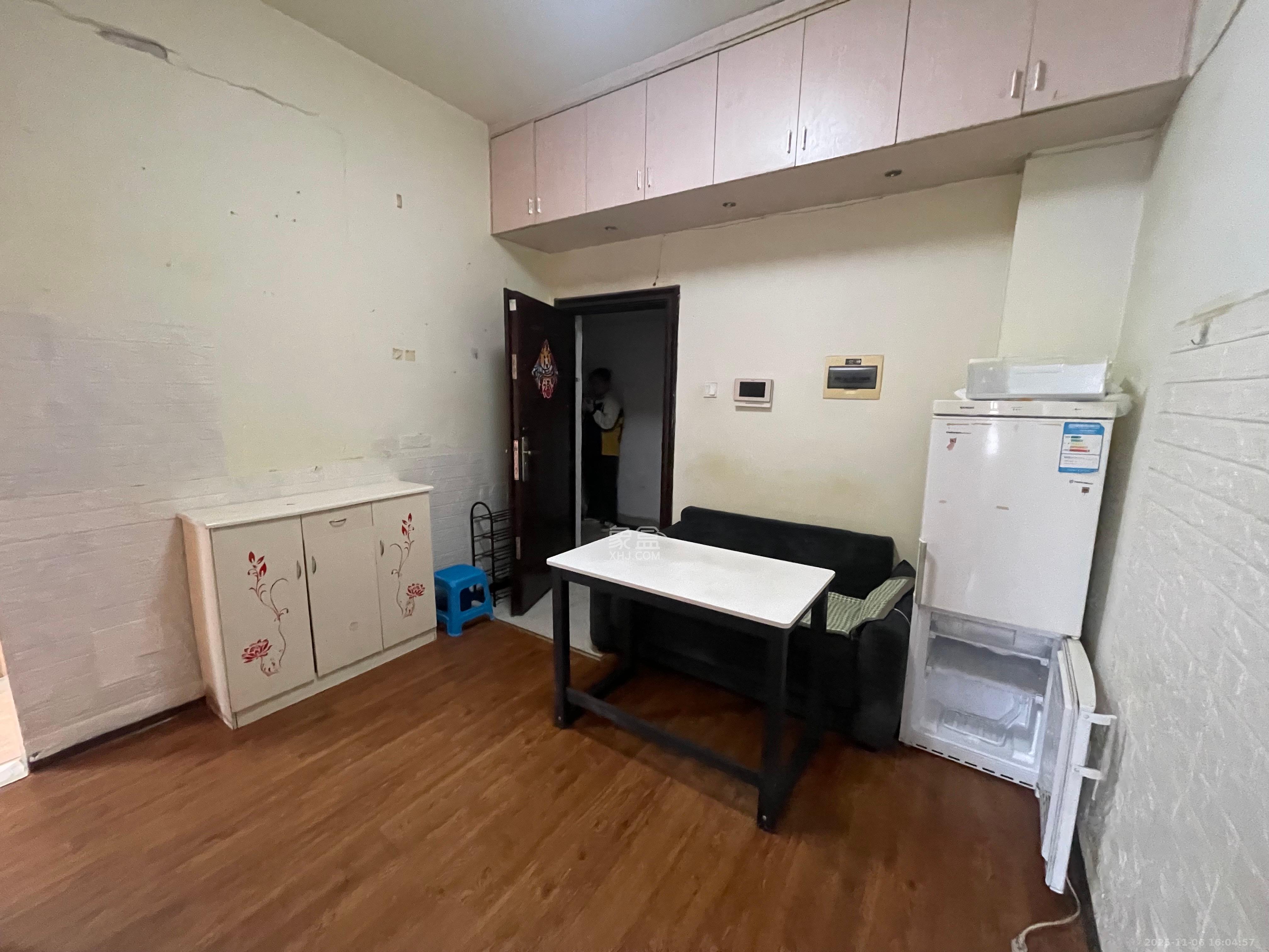 山水花都 1室1厅1卫 1500.0元/月 山水花都 1室1厅1卫 1500.0元/月室内图