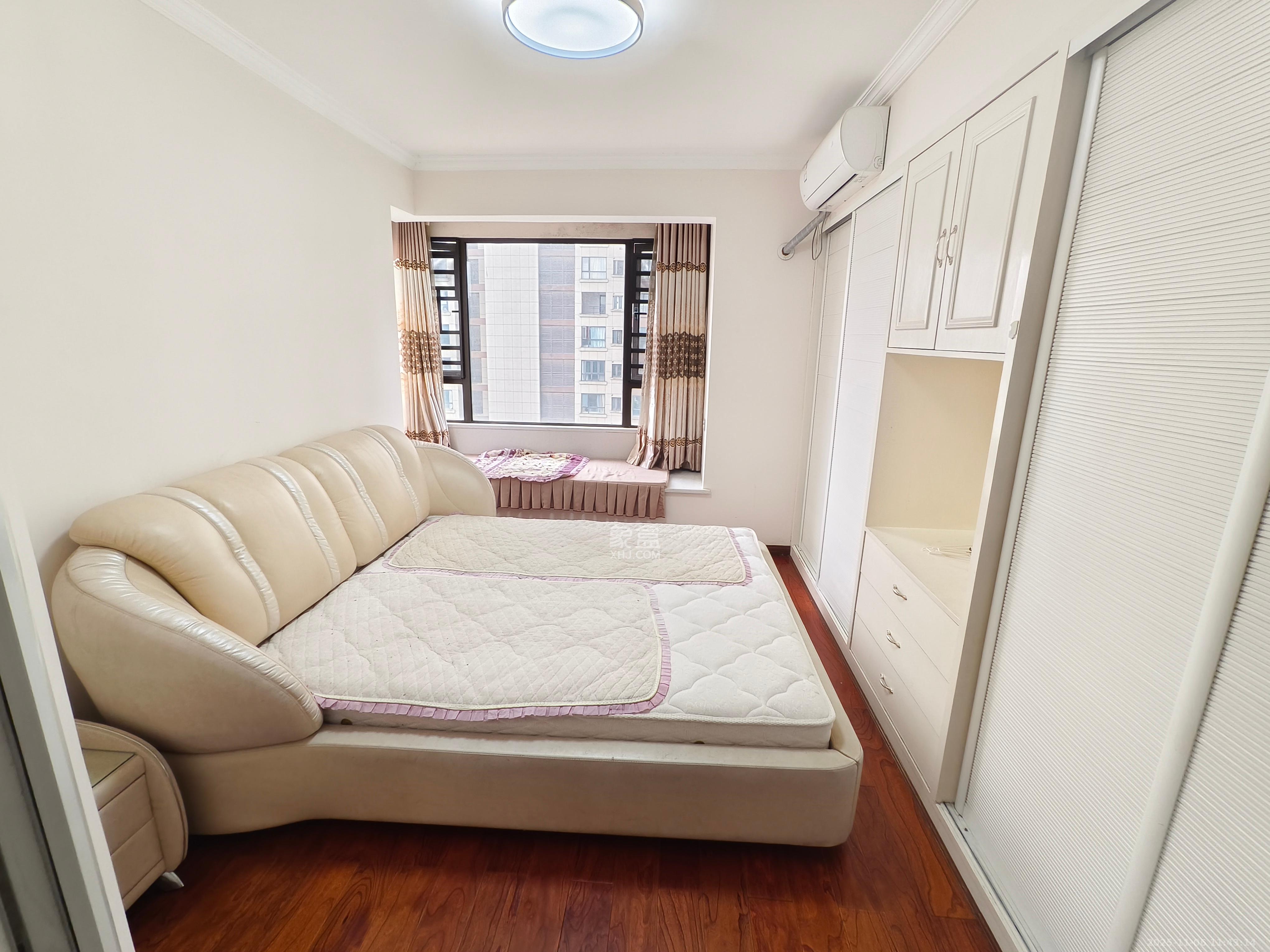 山语城三期 3室2厅2卫 2300.0元/月 山语城三期 3室2厅2卫 2300.0元/月室内图