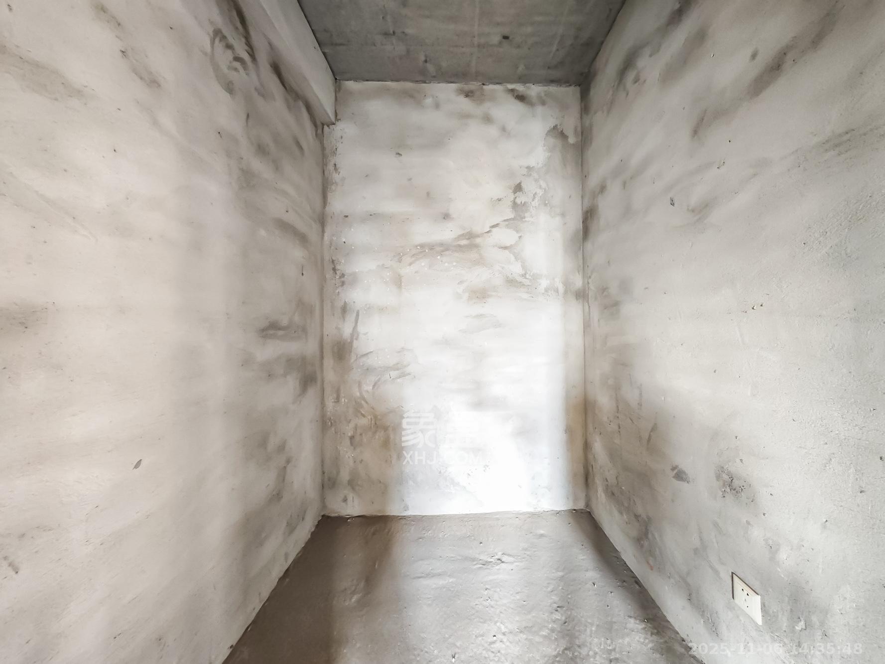 湘诚德峰小区C区  5室2厅2卫    115.0万其他