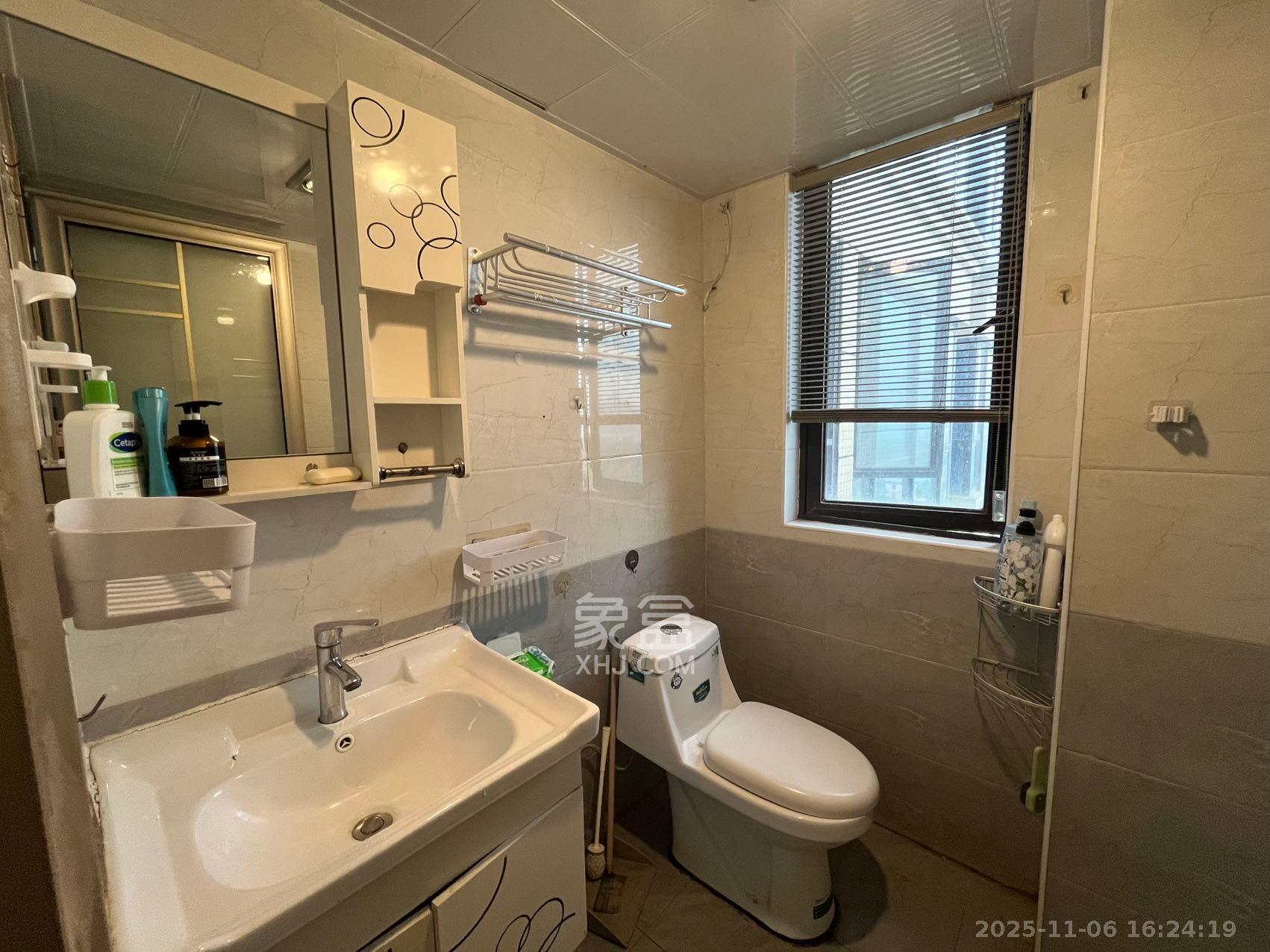 保利西海岸B区  2室2厅1卫    2400.0元/月室内图