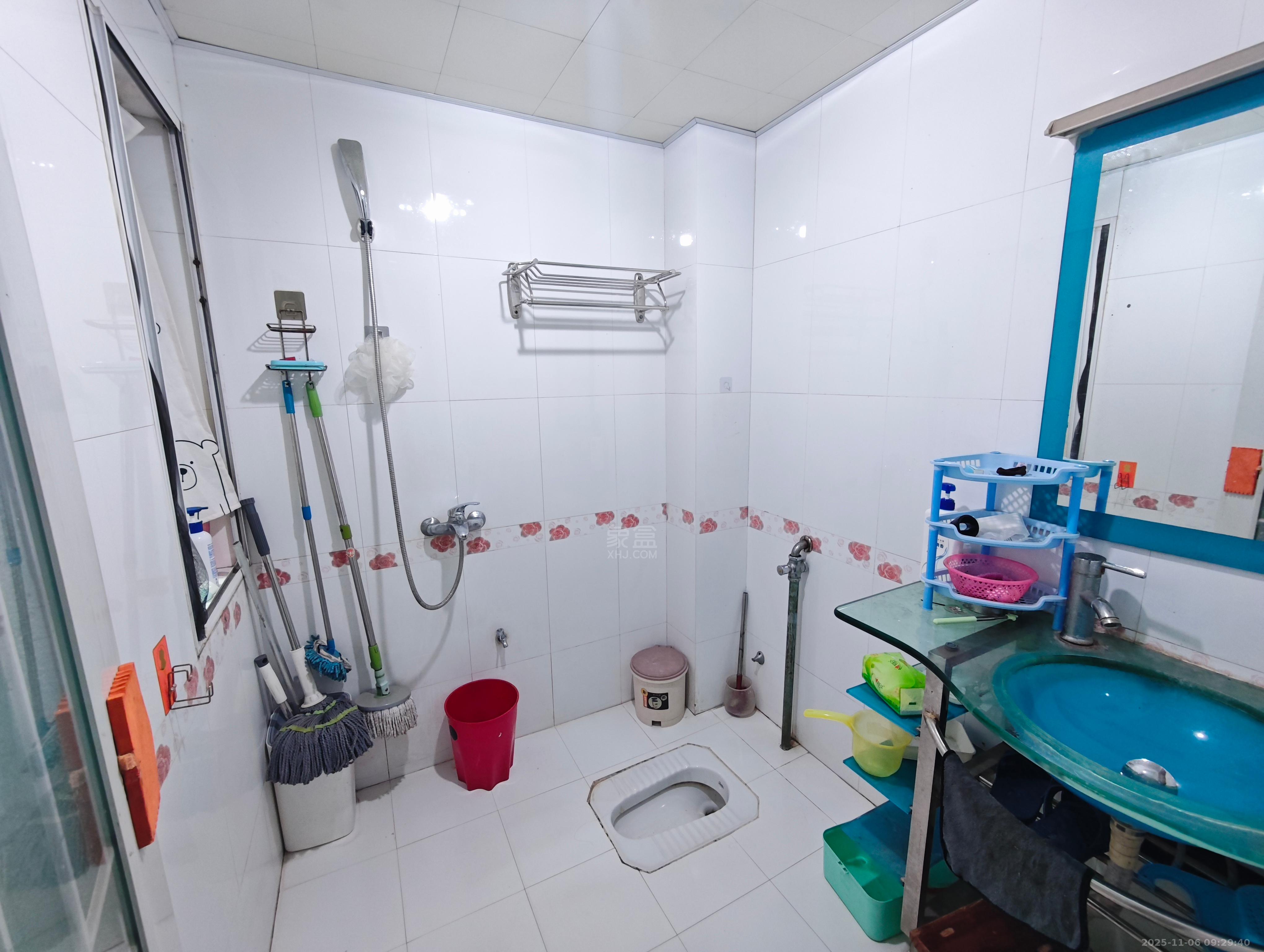 四季花园 3室2厅2卫 1600.0元/月 四季花园 3室2厅2卫 1600.0元/月室内图