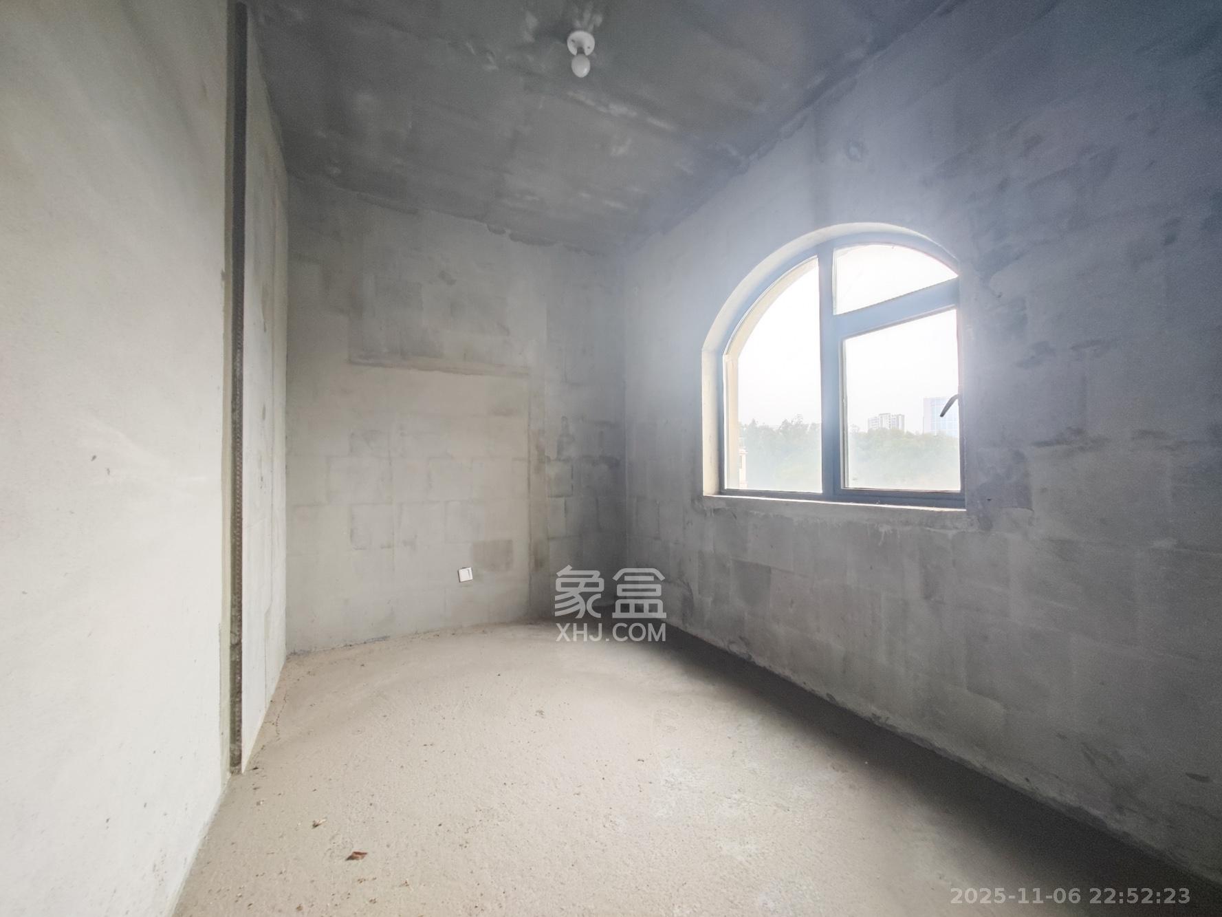 五矿万境园  4室2厅2卫    175.0万卧室