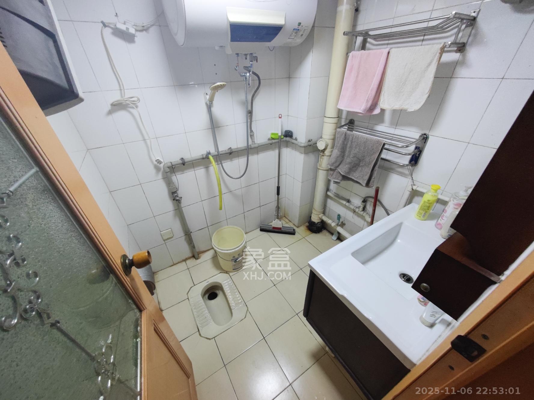 红星商贸城 3室2厅2卫 50.0万 红星商贸城 3室2厅2卫 50.0万卫生间