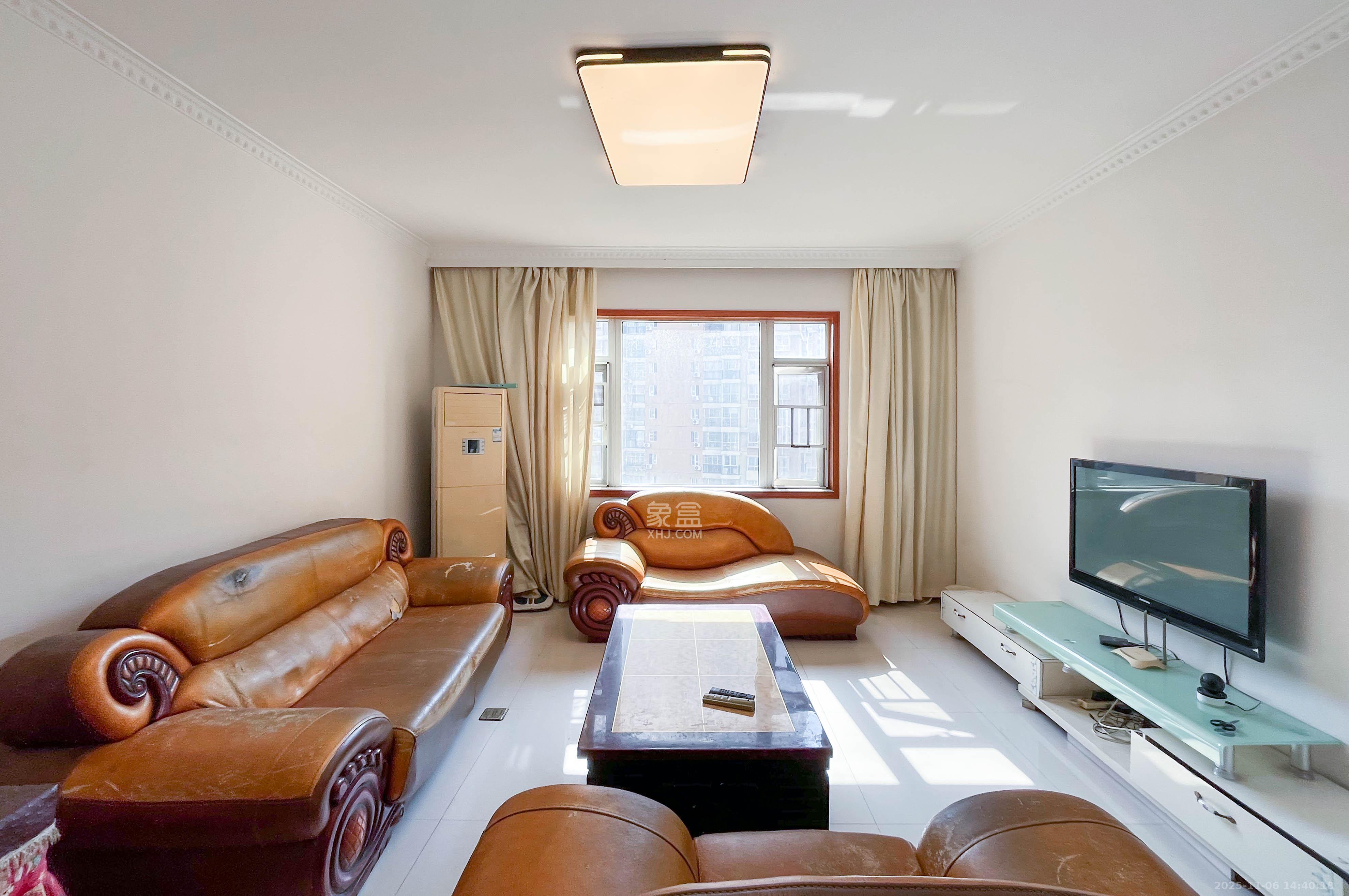 中房F联邦 4室2厅2卫 100.0万 中房F联邦 4室2厅2卫 100.0万客厅