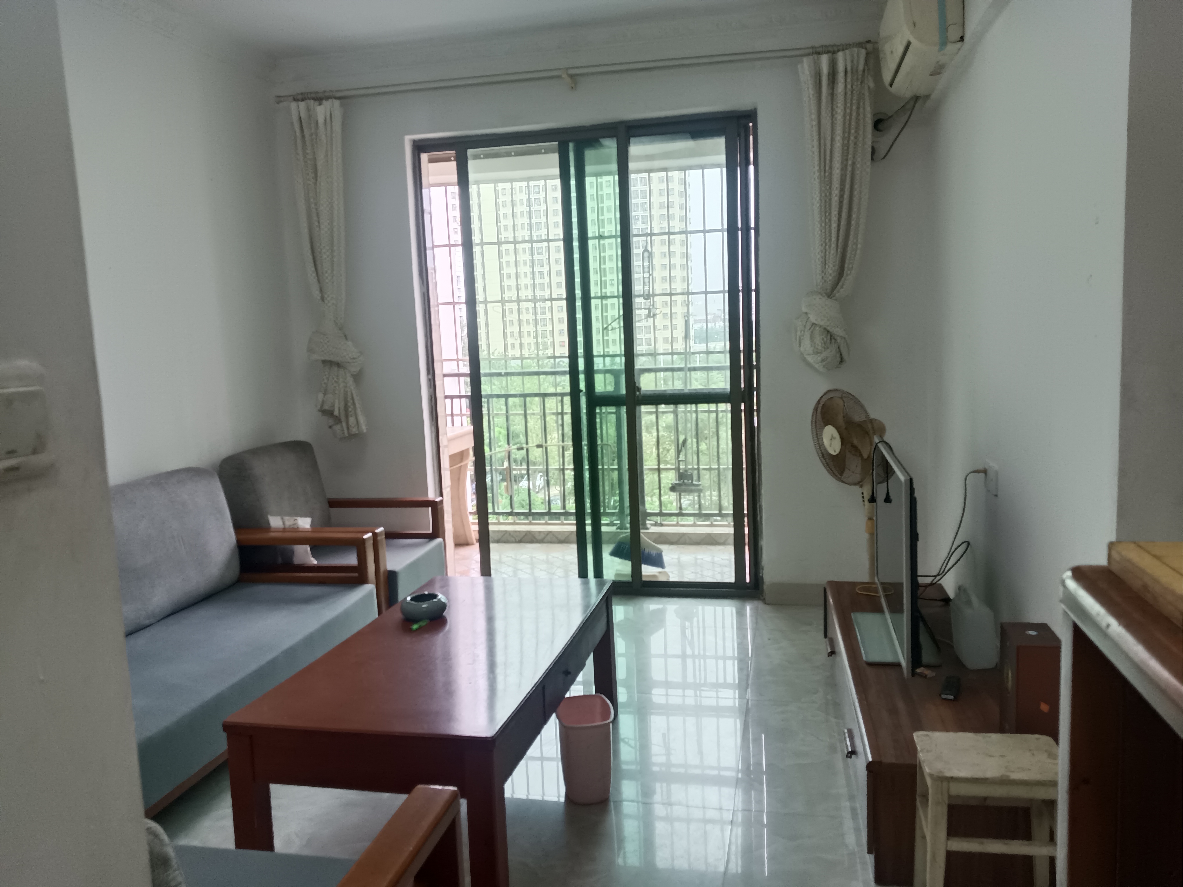 南海花园  2室1厅1卫    1900.0元/月室内图