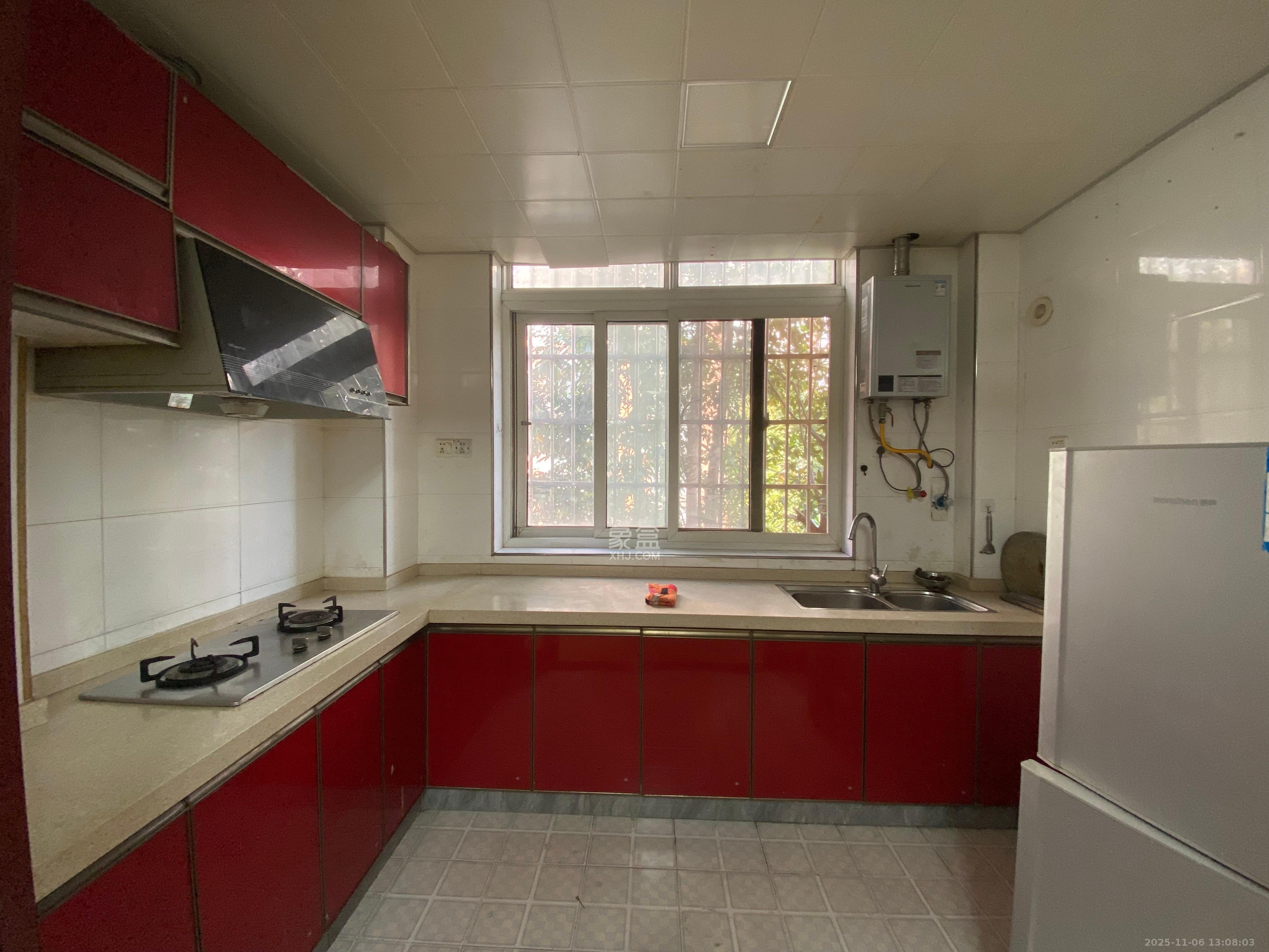 山水湾 3室2厅2卫 1700.0元/月 山水湾 3室2厅2卫 1700.0元/月室内图