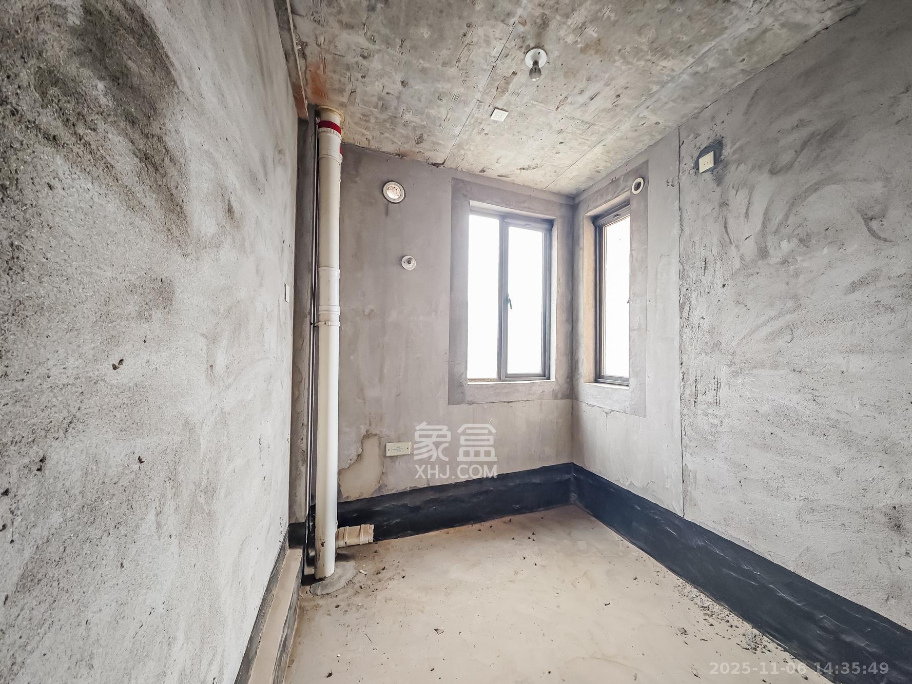 湘诚德峰小区C区  5室2厅2卫    115.0万卫生间