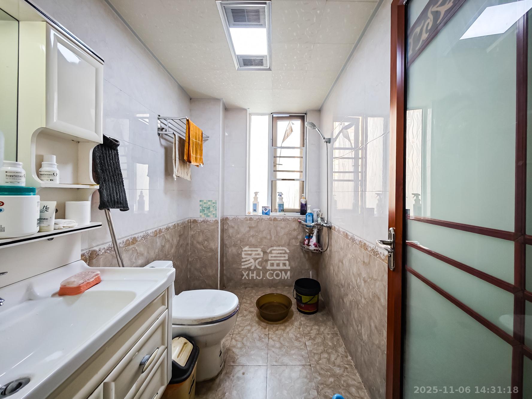 山语城一期 3室2厅2卫 80.0万 山语城一期 3室2厅2卫 80.0万卫生间