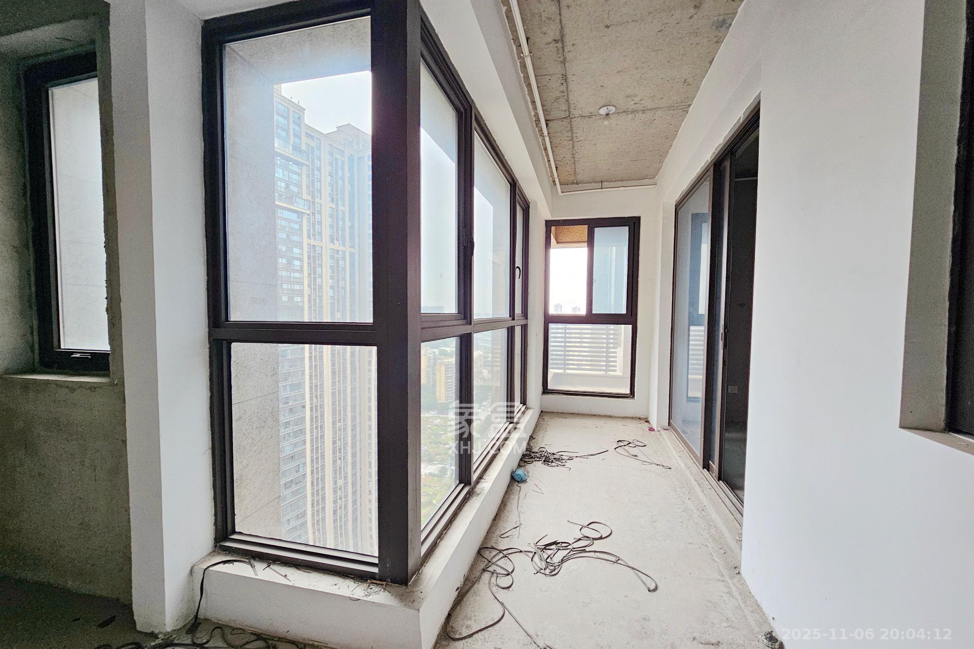 明昇壹城（明昇时代广场）二期  4室2厅3卫    410.0万阳台