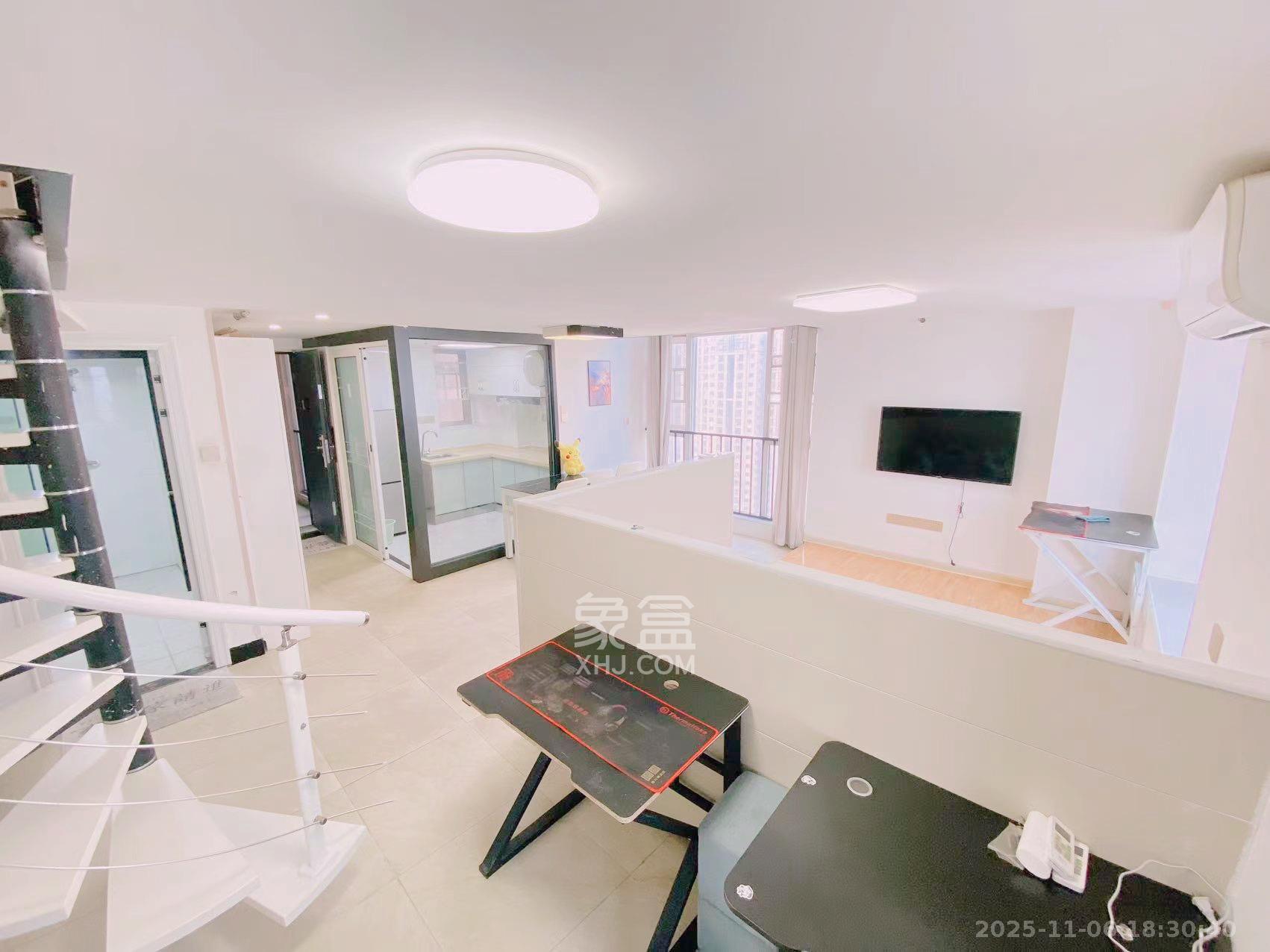 芙蓉万国城MOMA（卓越汇富苑）  3室1厅1卫    2000.0元/月室内图