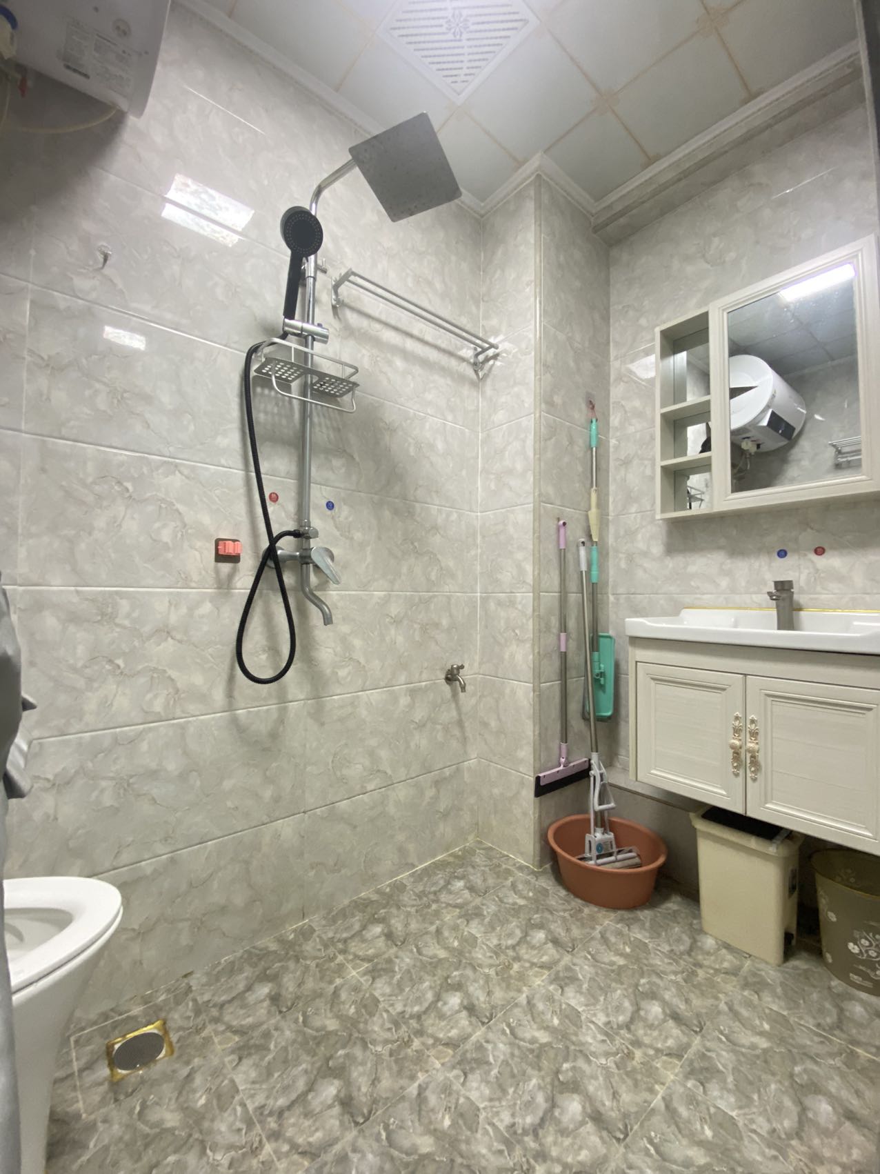 飞龙公寓  1室1厅1卫    1600.0元/月室内图