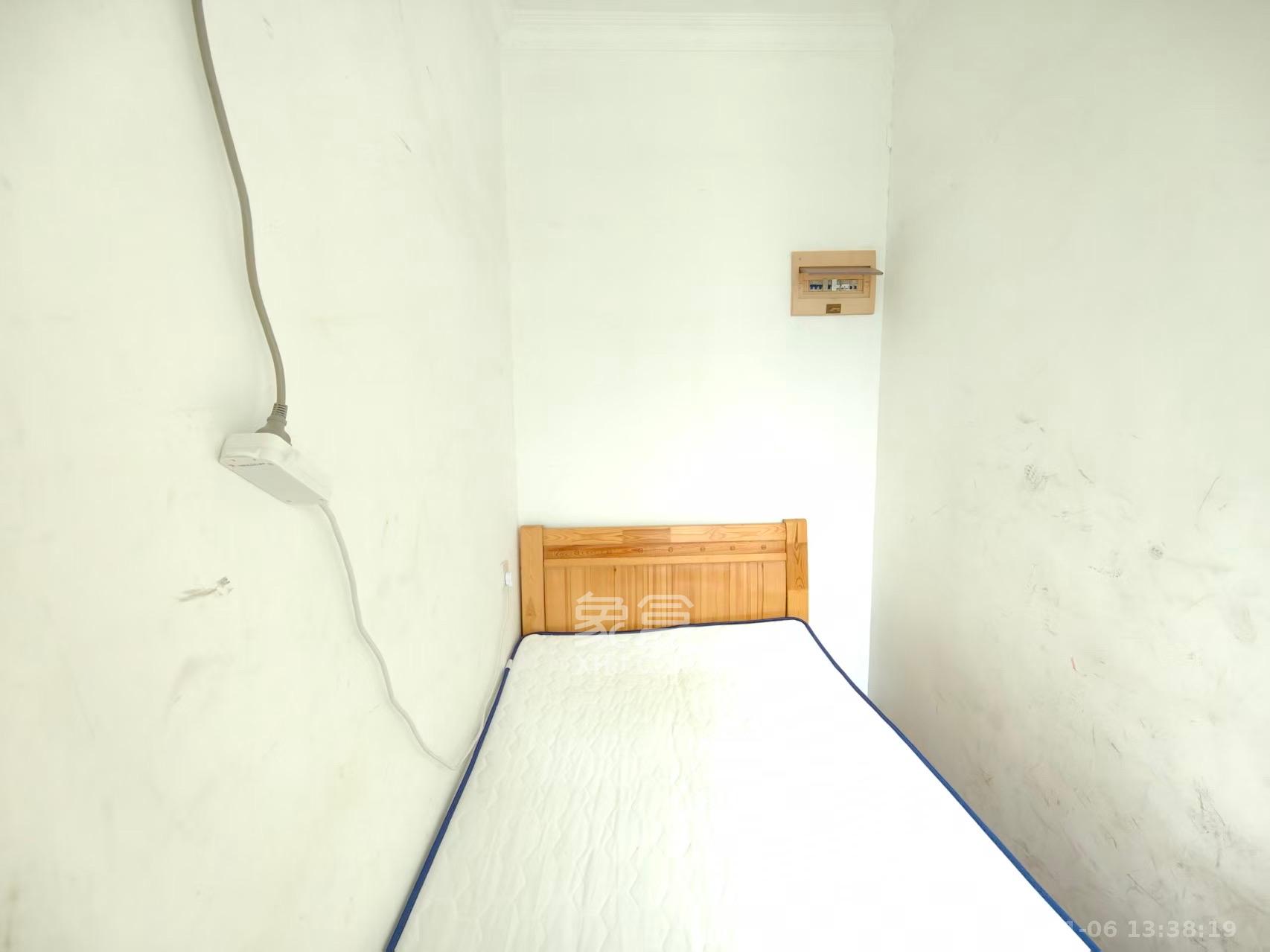 岳泰理想城  3室2厅2卫    2600.0元/月室内图