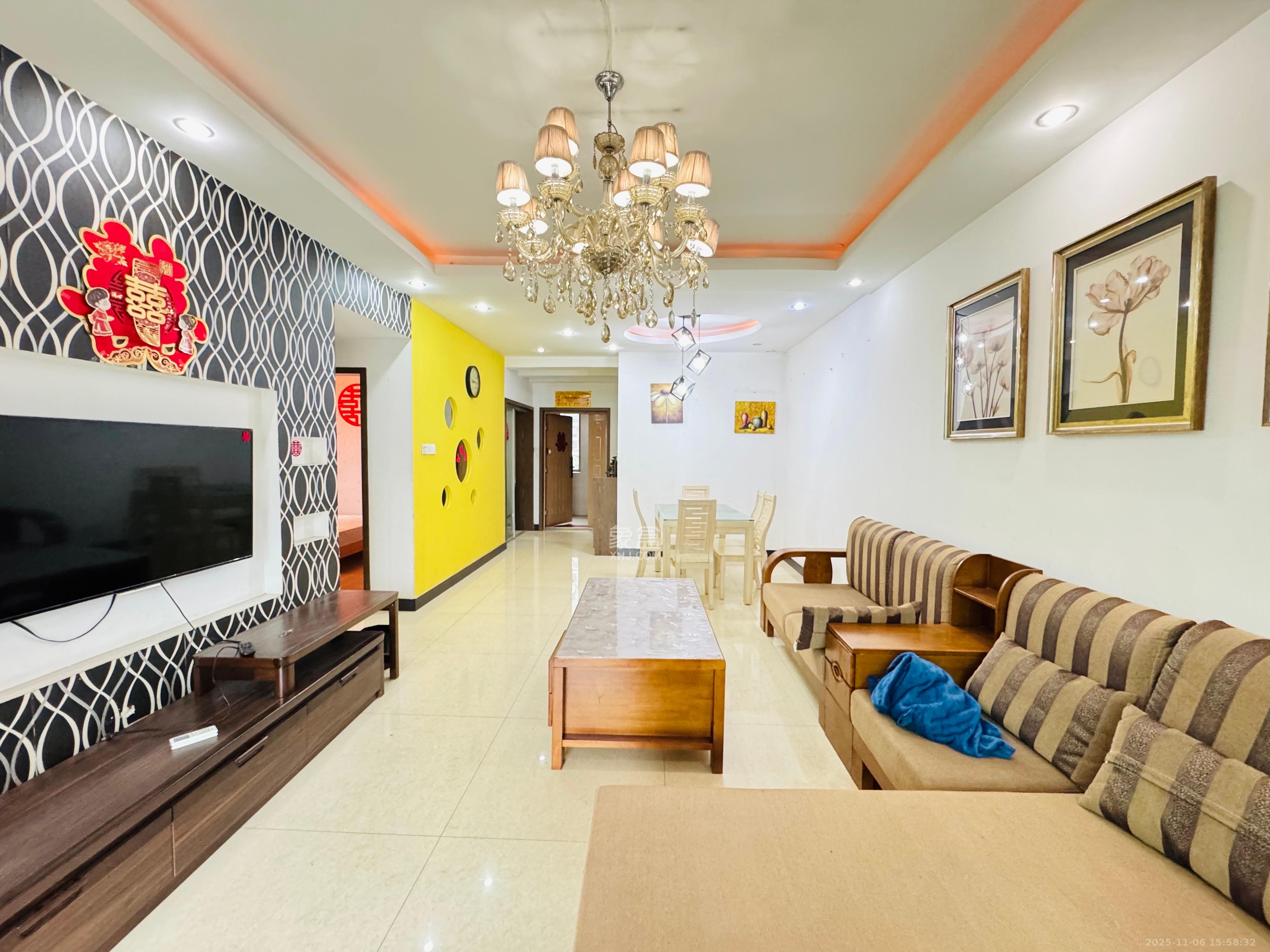 新城新世界一二三期  2室2厅1卫    2300.0元/月