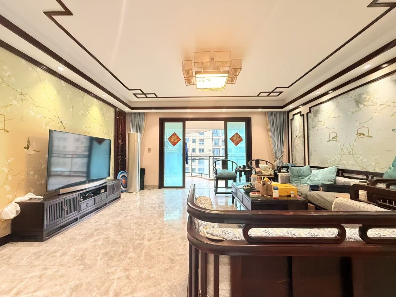 海岛国际名城  5室2厅2卫    300.0万客厅