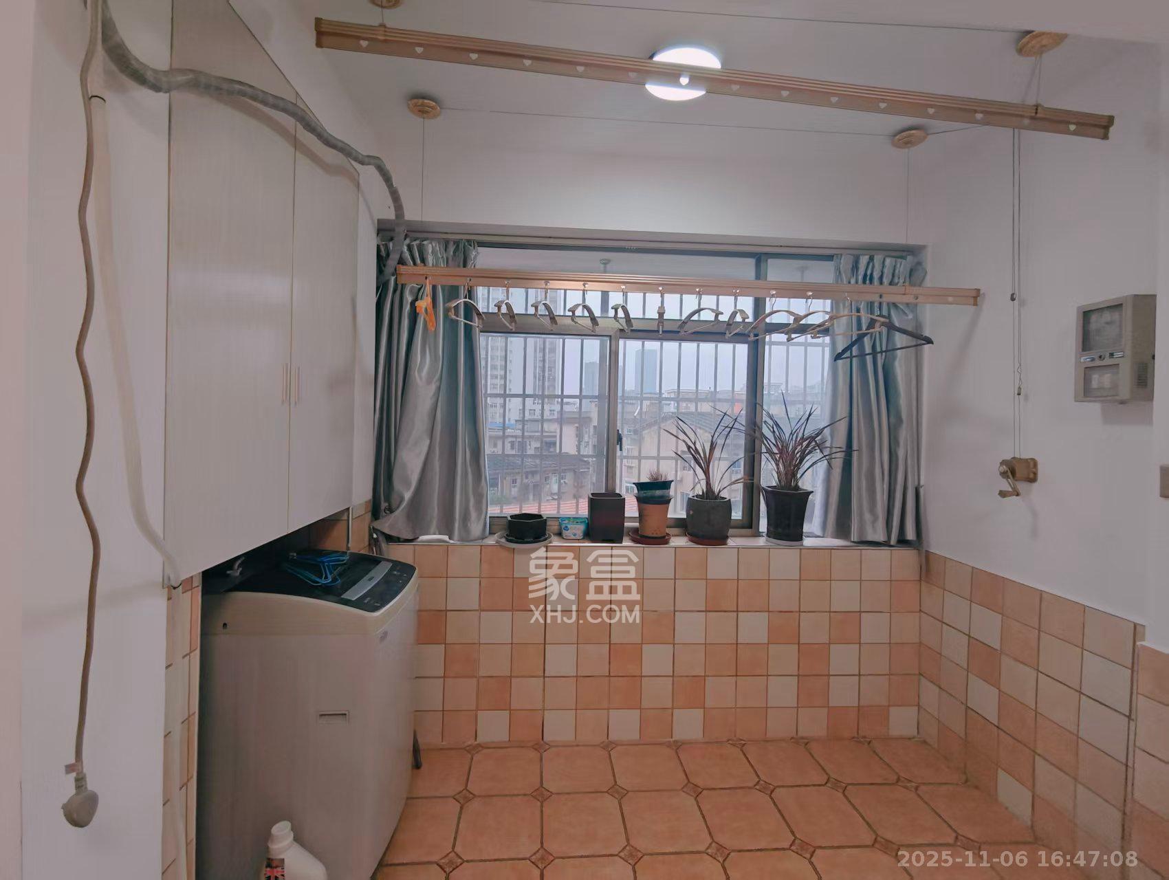 吉祥苑  1室2厅1卫    2800.0元/月室内图