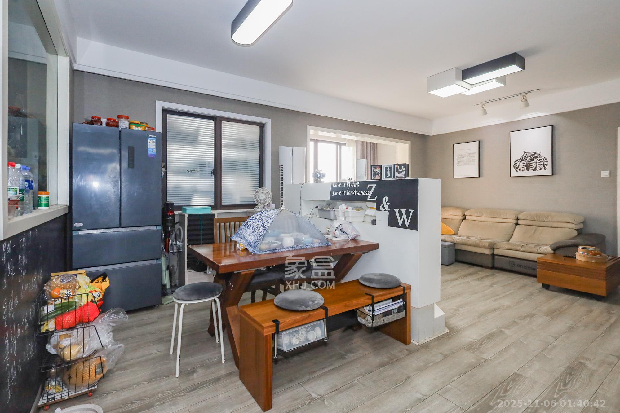 钰龙天下二期(钰龙佳园) 3室2厅2卫 270.0万 钰龙天下二期(钰龙佳园) 3室2厅2卫 270.0万客厅