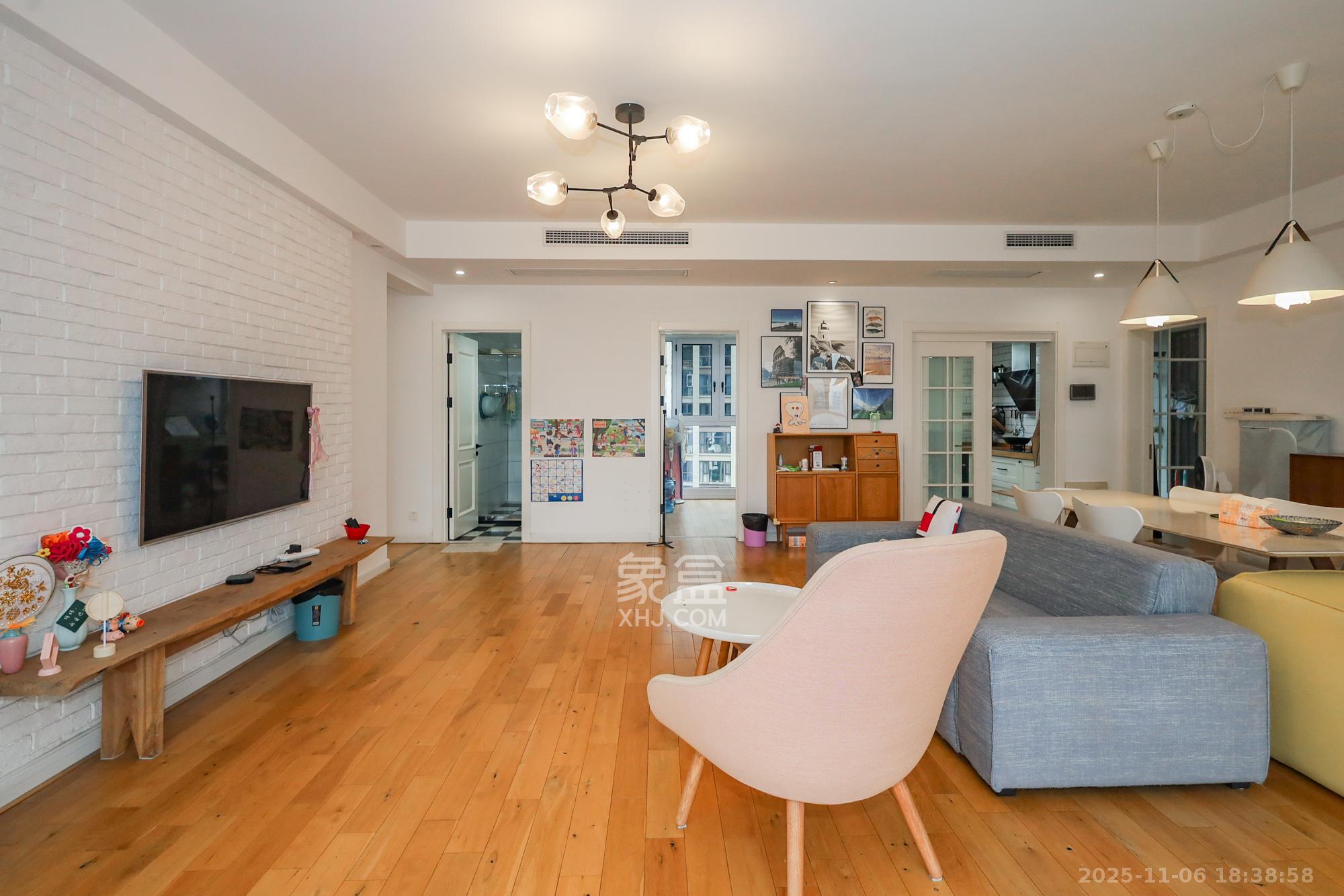 南山雍江汇（滨江国际新城）  4室2厅2卫    248.0万