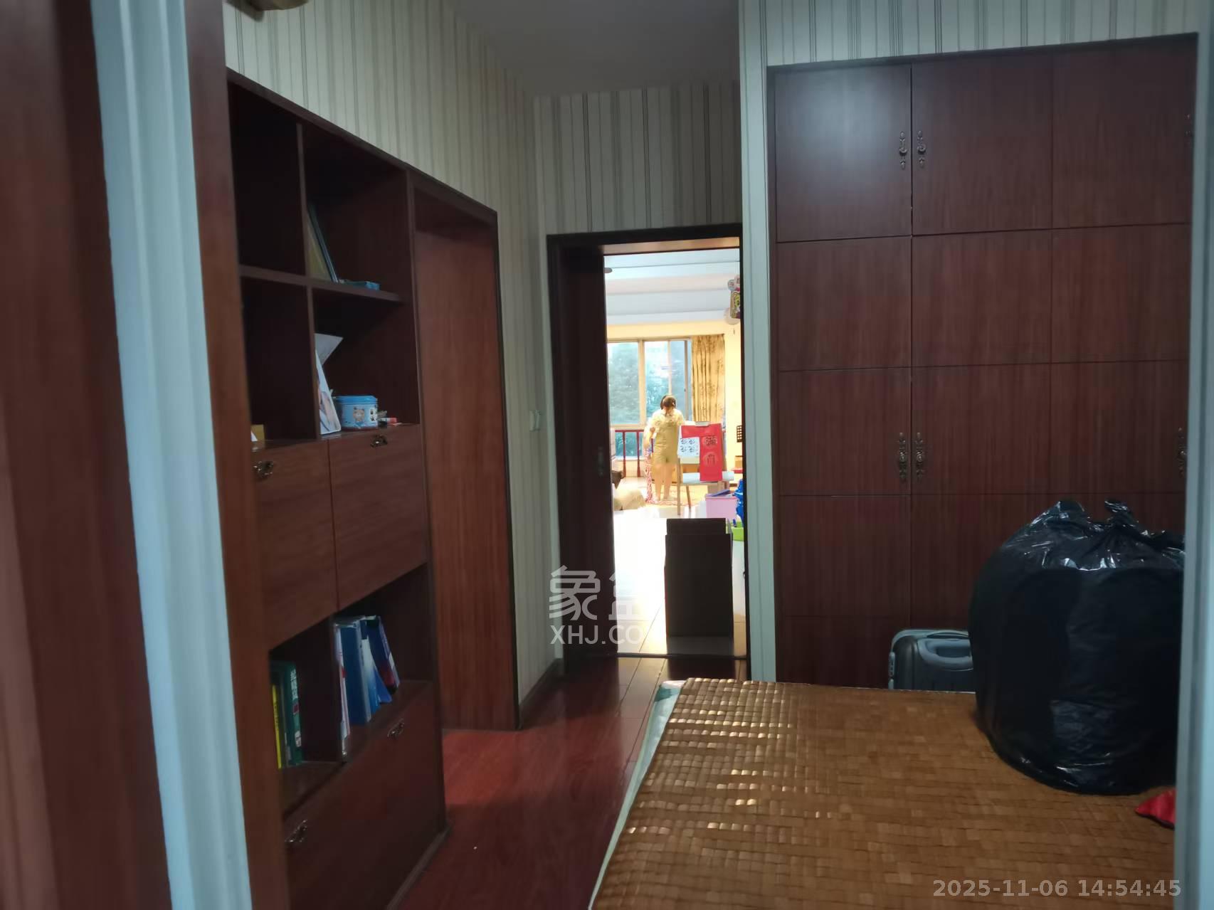 新世纪家园  3室2厅1卫    2700.0元/月室内图