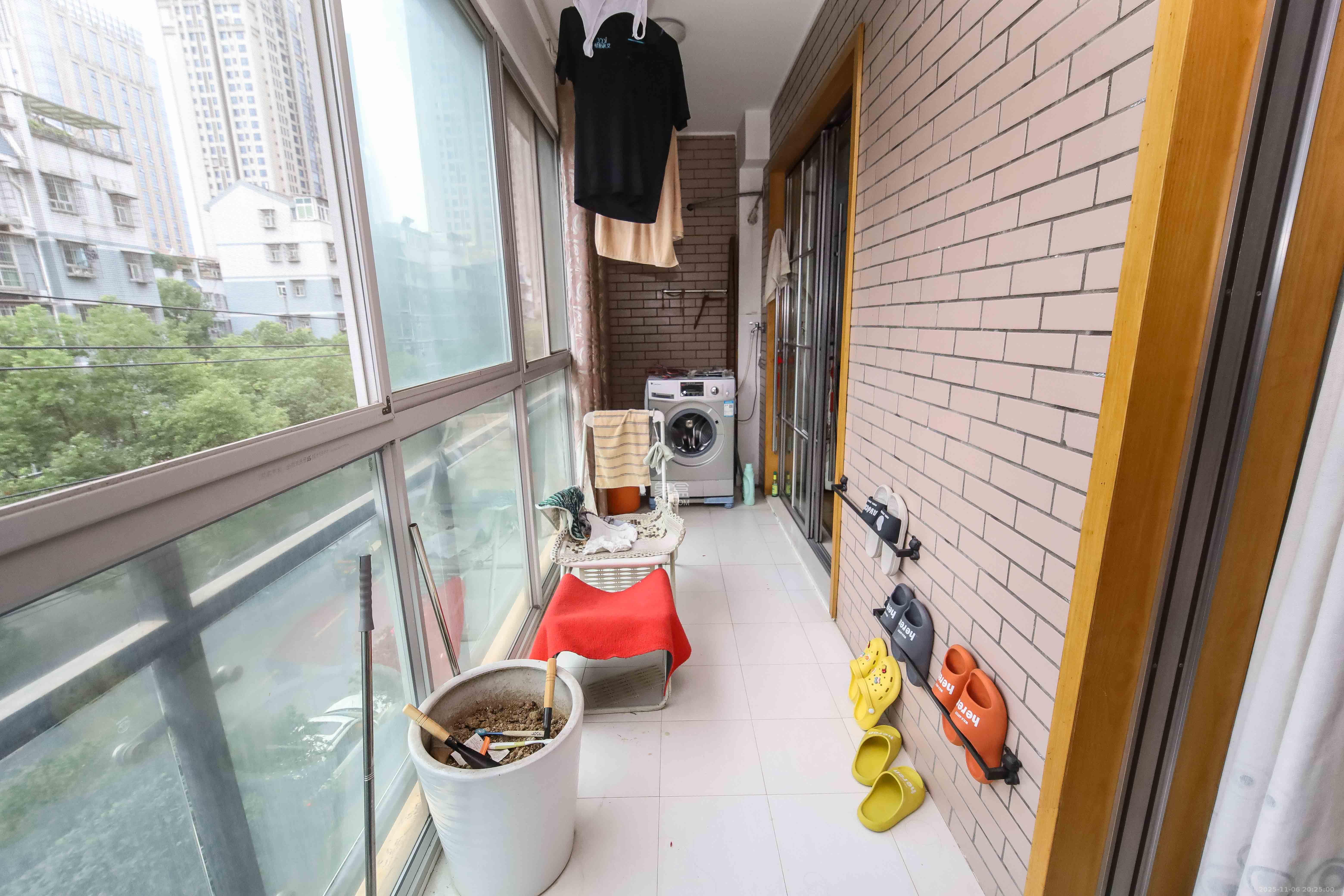 金龙苑 1室0厅0卫 120.0万 金龙苑 1室0厅0卫 120.0万阳台