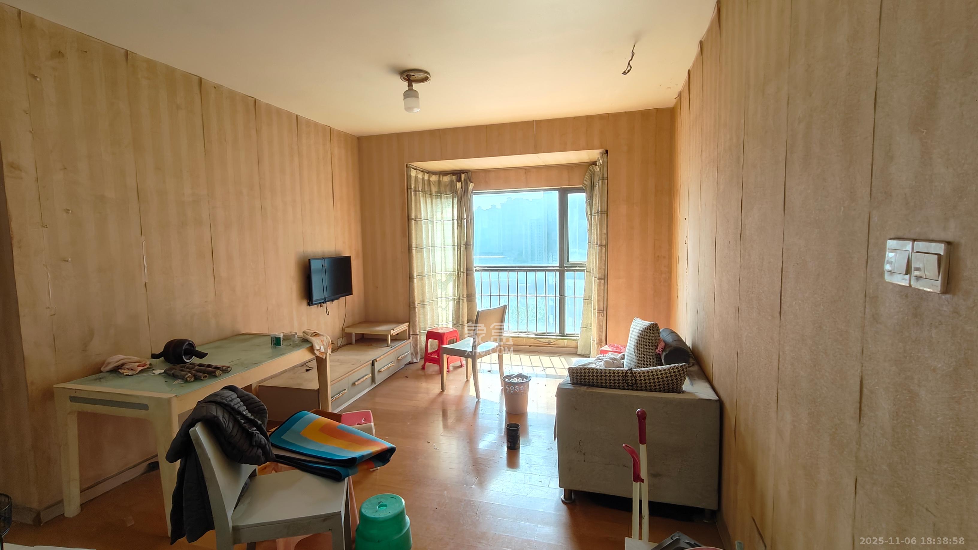 远大麓园  3室2厅2卫    2600.0元/月