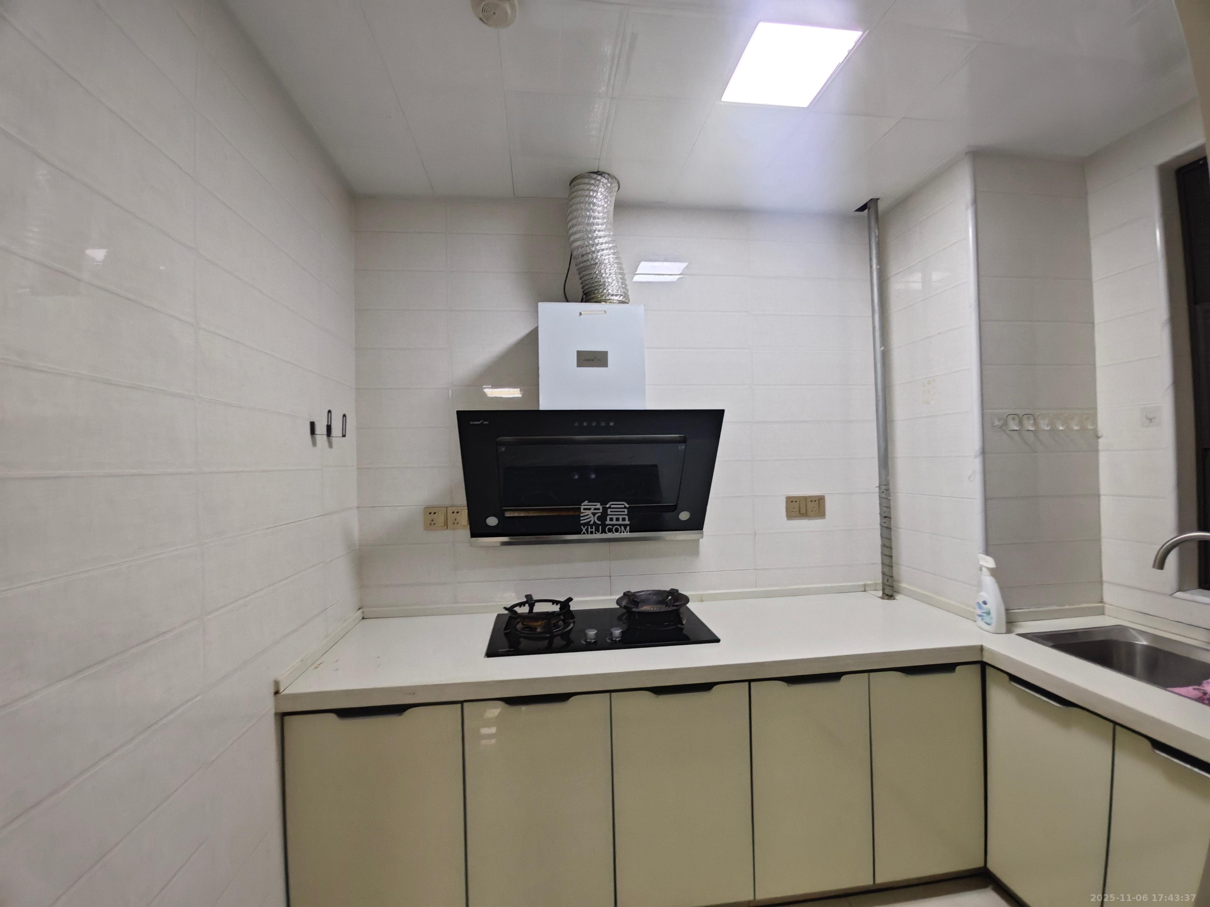 卓越浅水湾  3室2厅2卫    3200.0元/月室内图