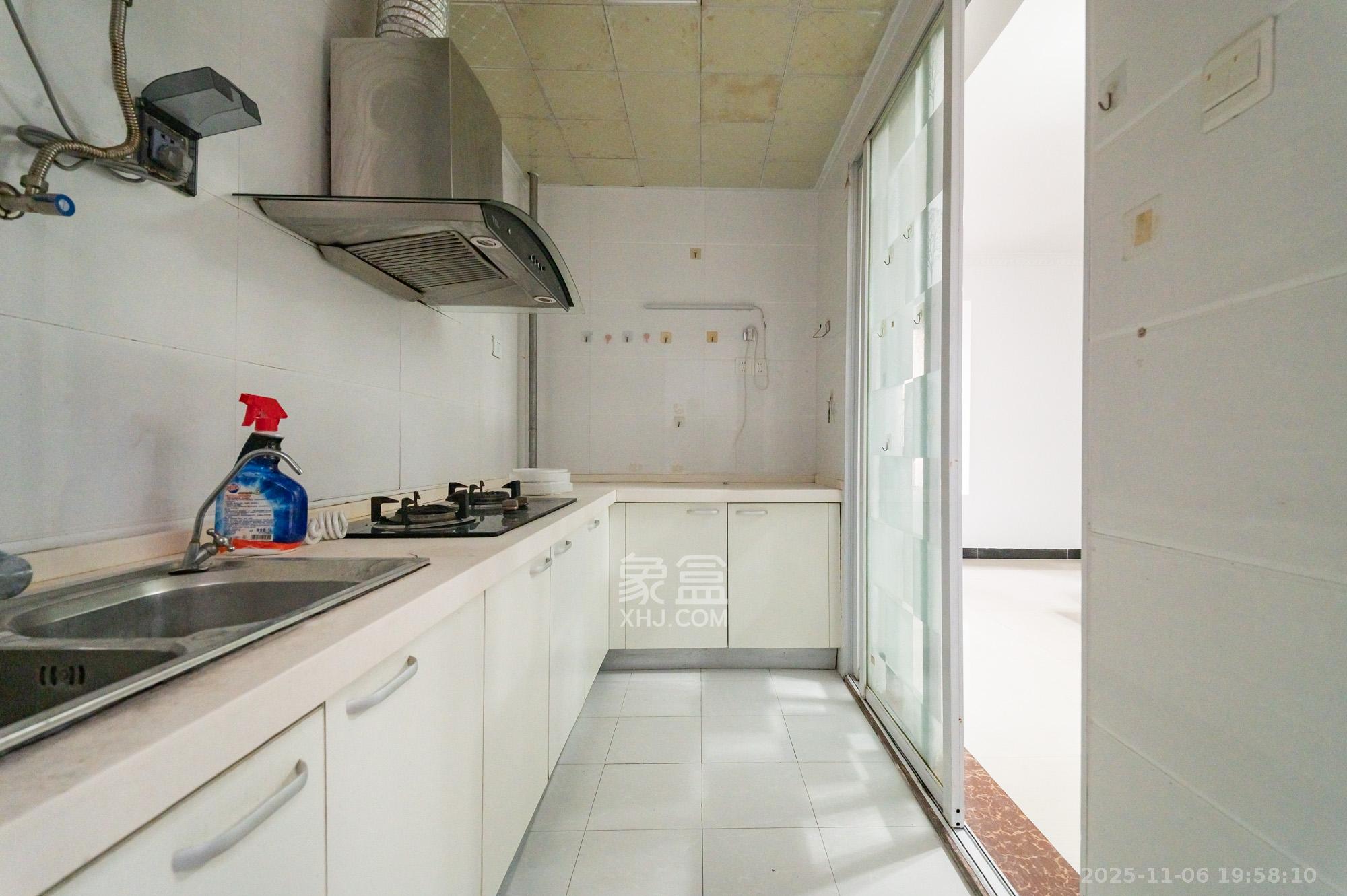 华润凤凰城三期  3室2厅2卫    85.0万厨房