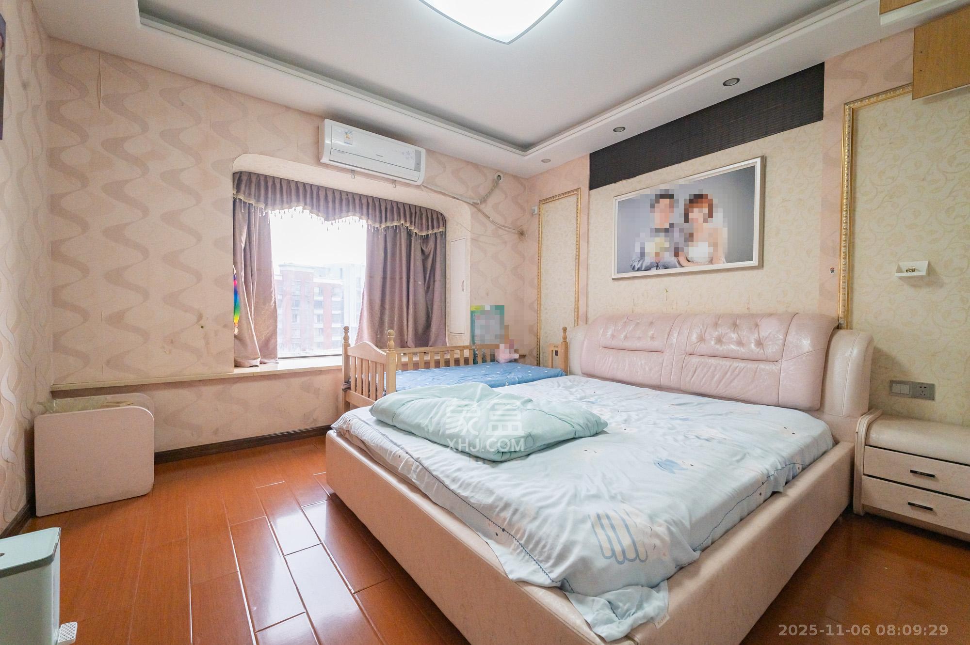 华润凤凰城二期 5室2厅2卫 109.8万 华润凤凰城二期 5室2厅2卫 109.8万卧室