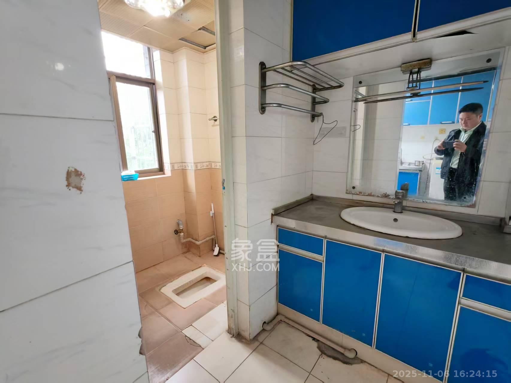 金湘北苑  1室2厅1卫    2200.0元/月室内图