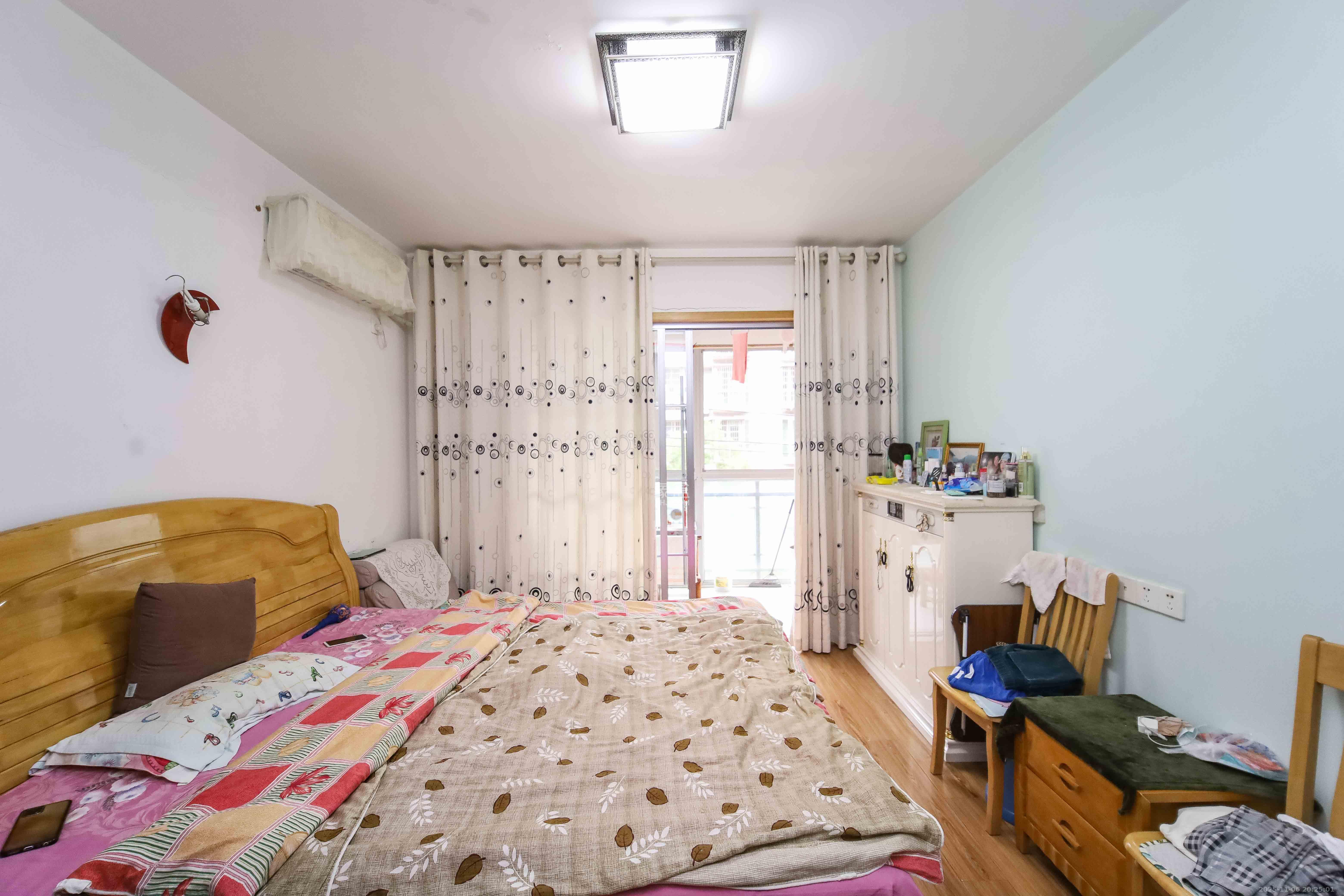 金龙苑  1室0厅0卫    120.0万卧室