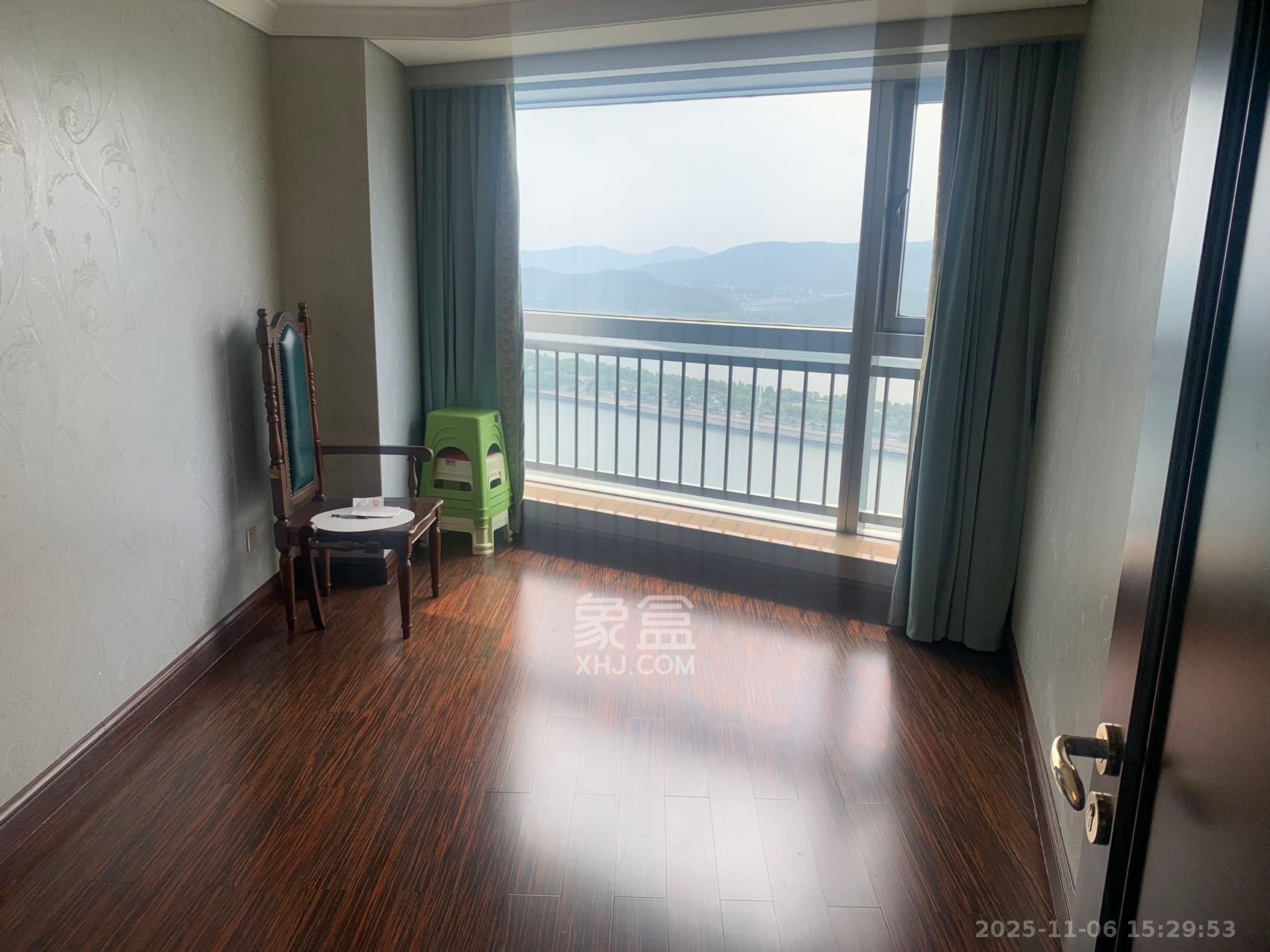 华远隆玺  3室2厅3卫    15000.0元/月室内图