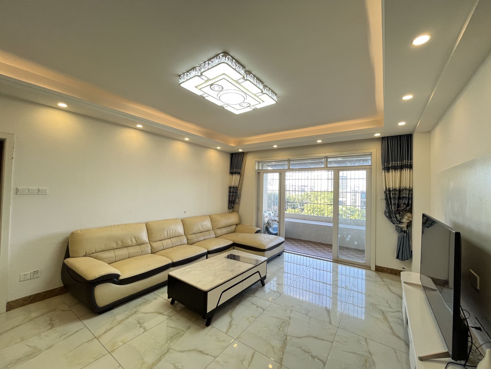 鑫元中公寓  2室2厅1卫    2500.0元/月室内图