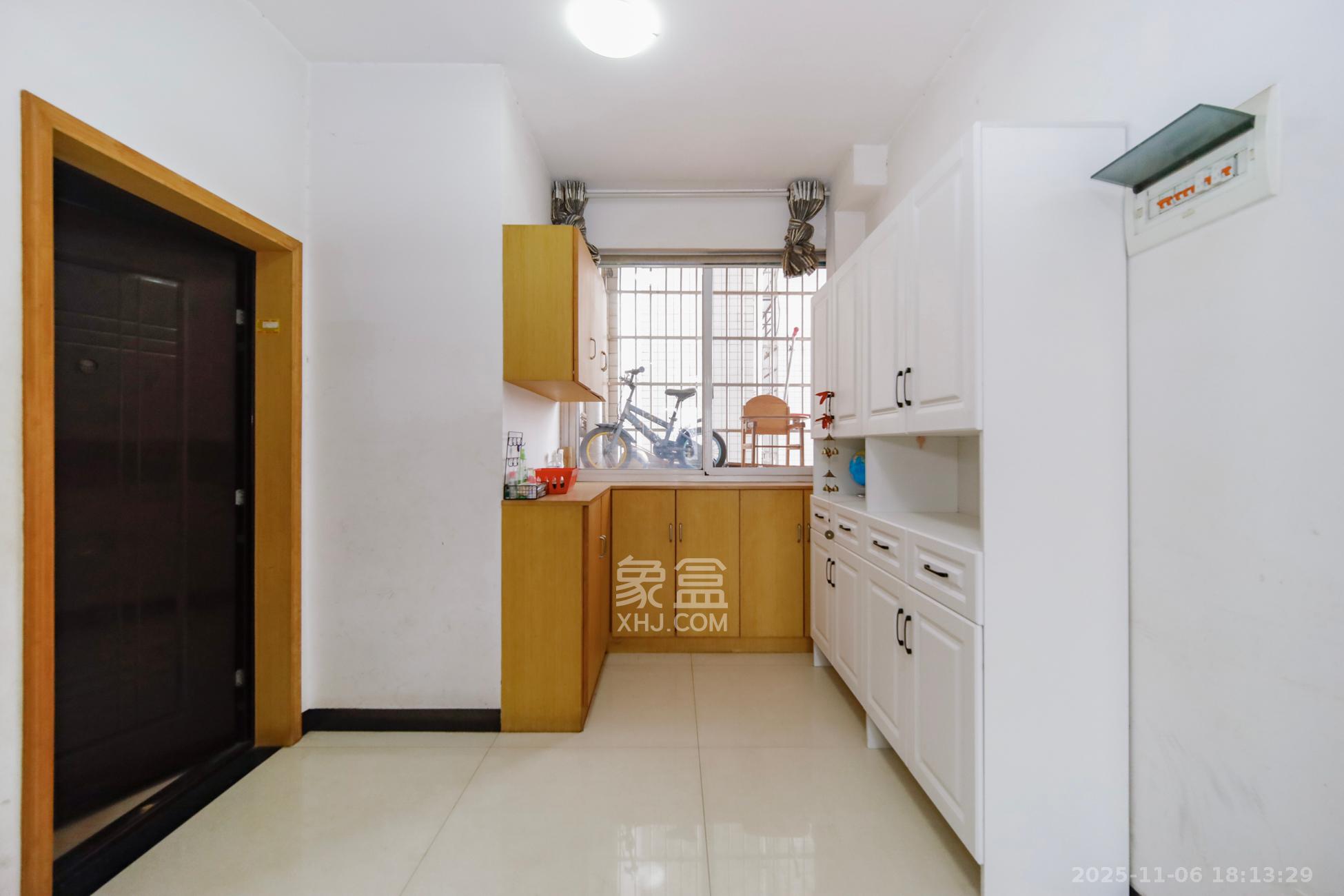 湘樟园小区（湘樟家园）  3室2厅2卫    69.0万客厅