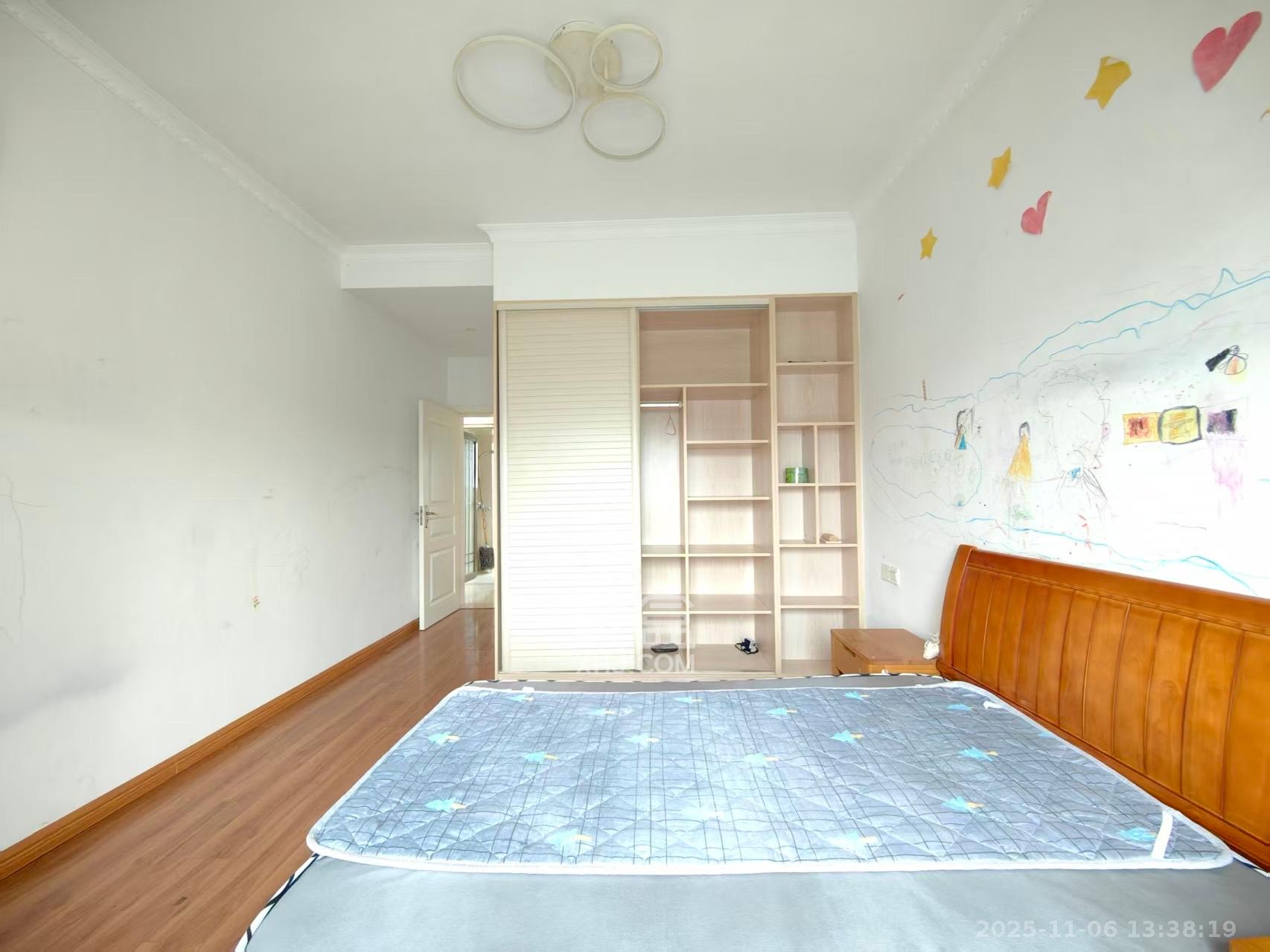 岳泰理想城 3室2厅2卫 2600.0元/月 岳泰理想城 3室2厅2卫 2600.0元/月室内图