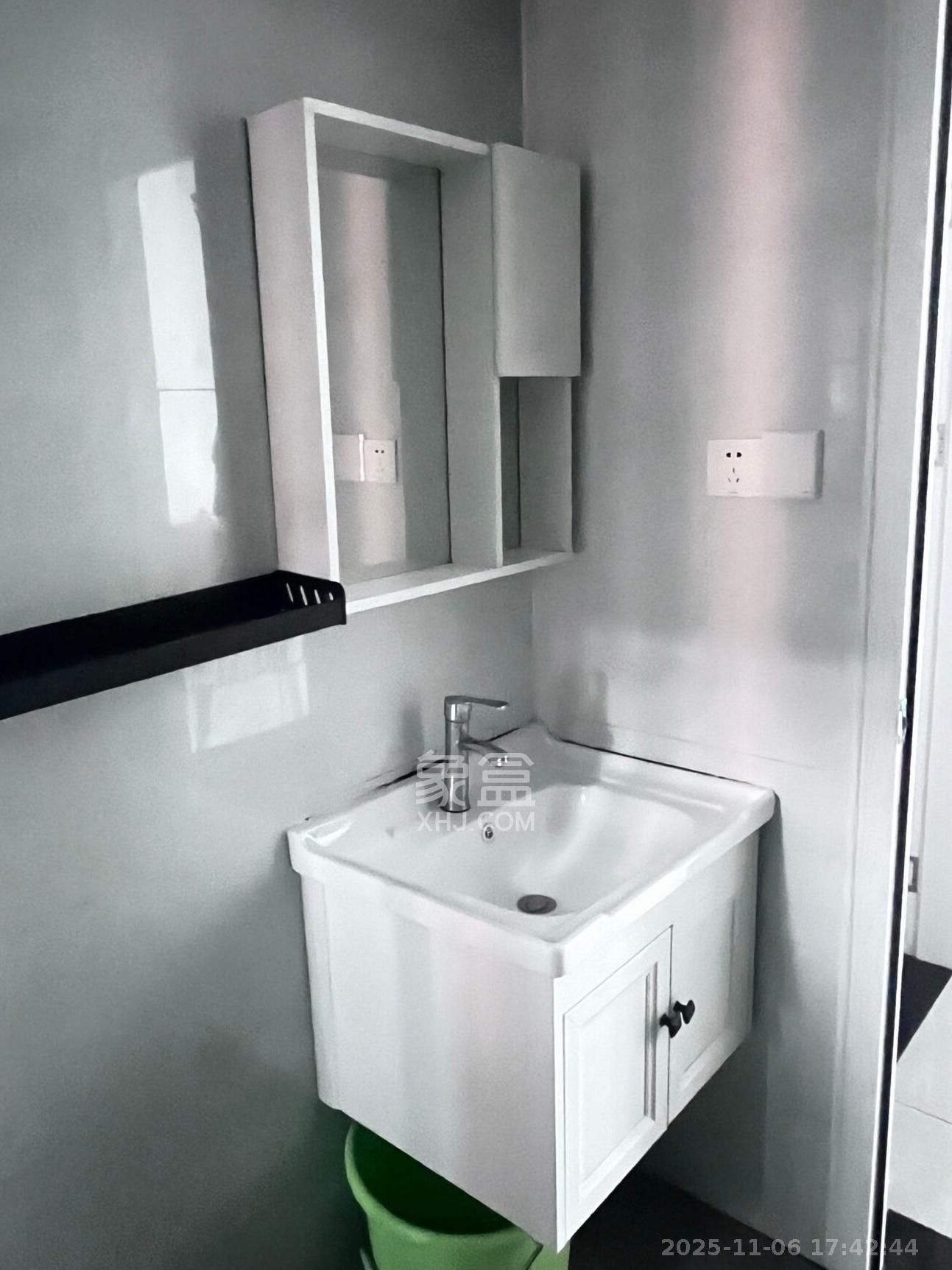 鑫远翡丽郡（鑫远翡丽雅苑）  4室2厅2卫    2800.0元/月室内图