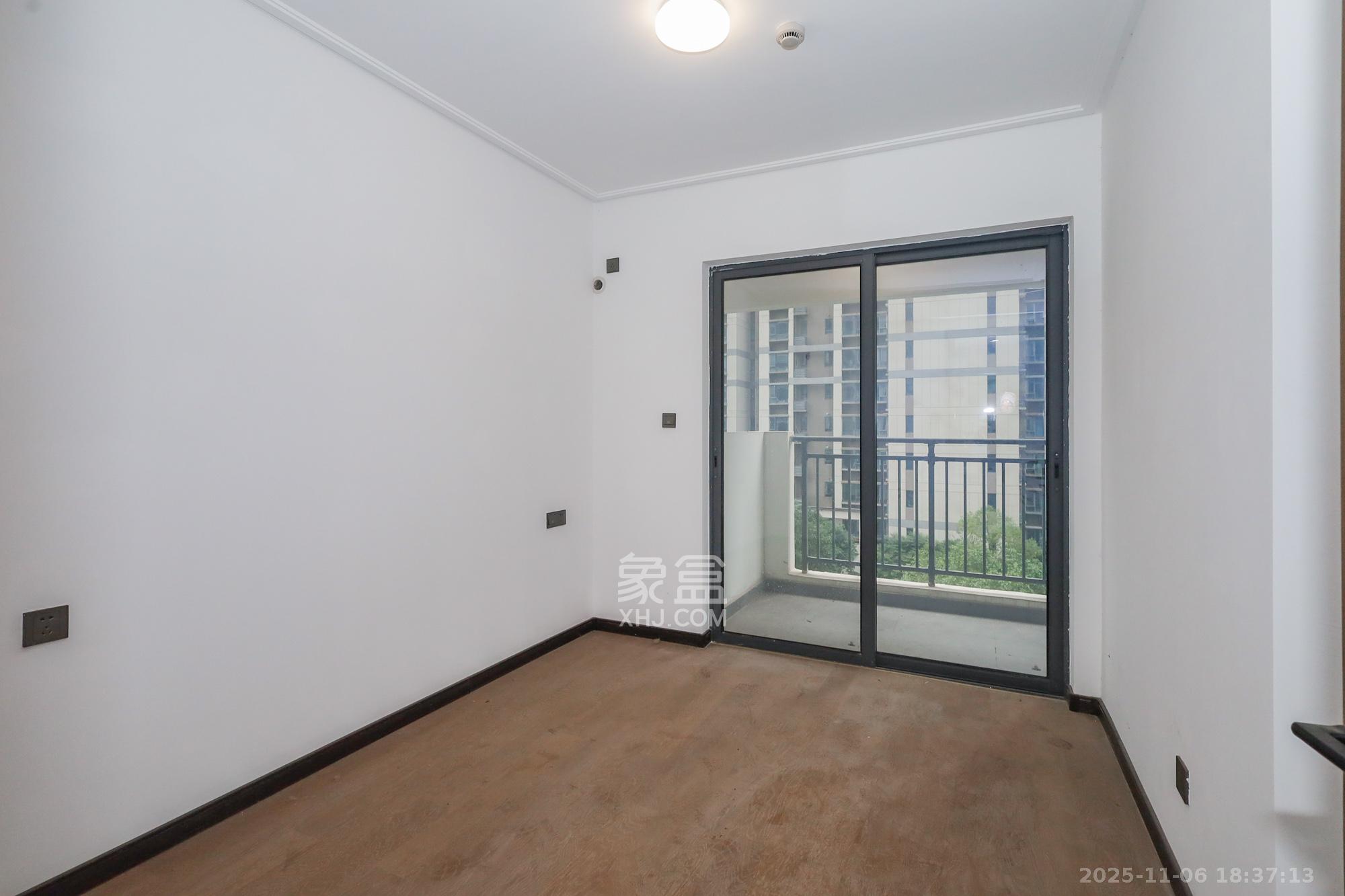 卓越中寰  1室0厅0卫    185.0万卧室