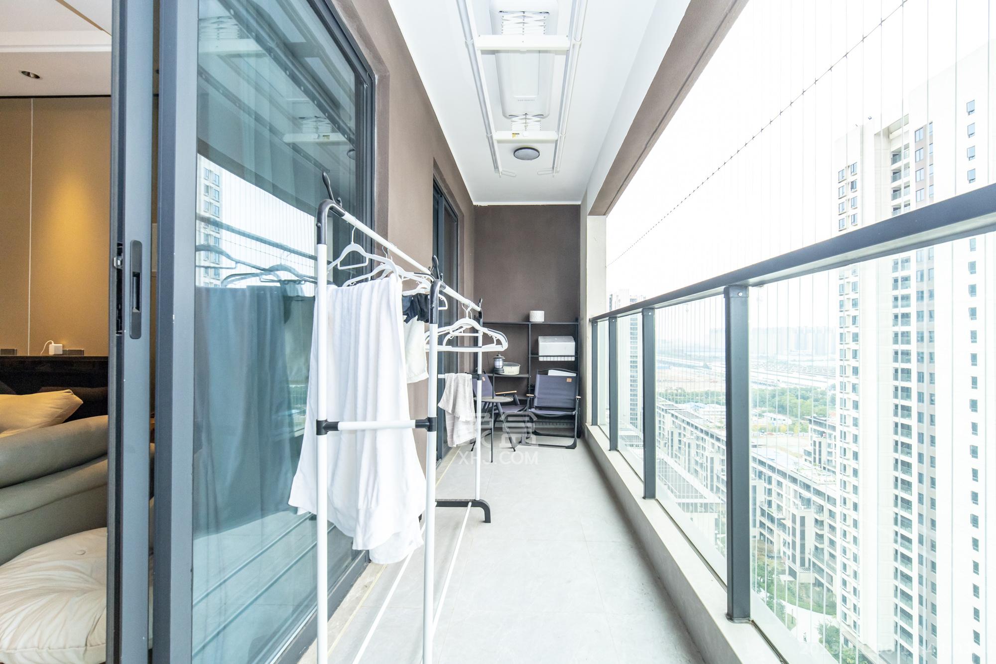 三一云谷  3室2厅2卫    110.0万阳台