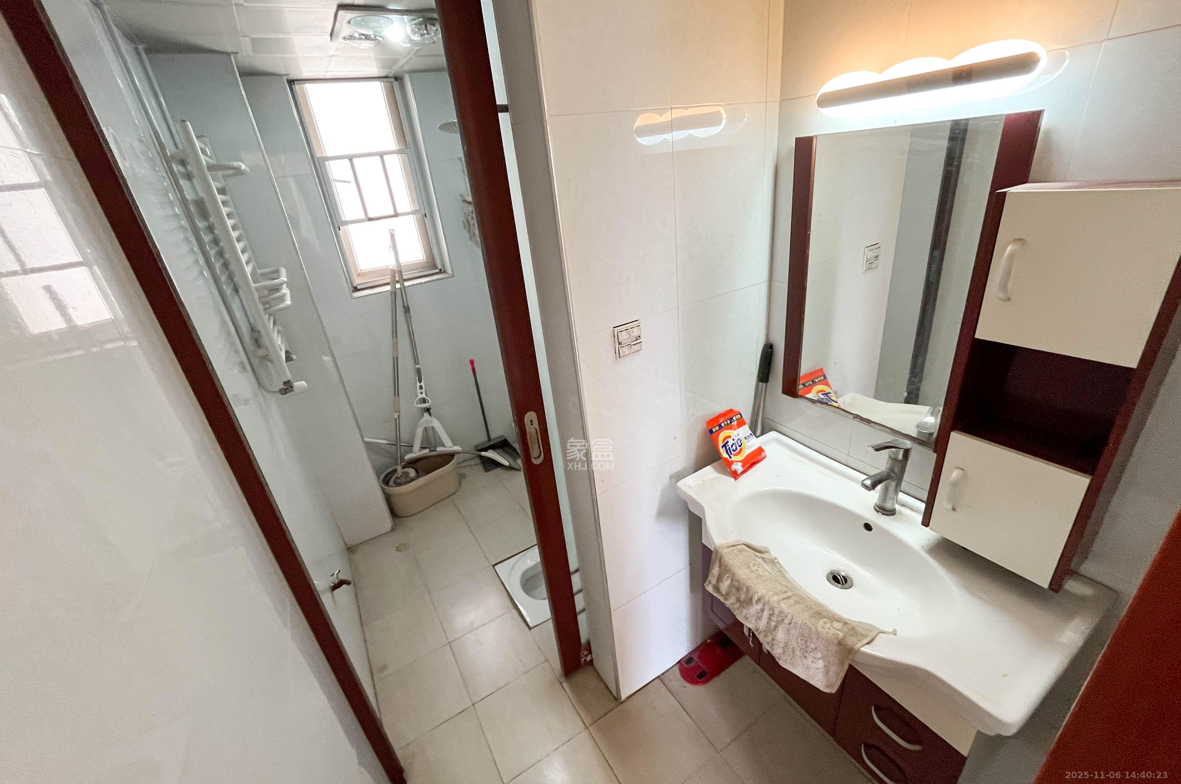 中房F联邦 4室2厅2卫 100.0万 中房F联邦 4室2厅2卫 100.0万卫生间