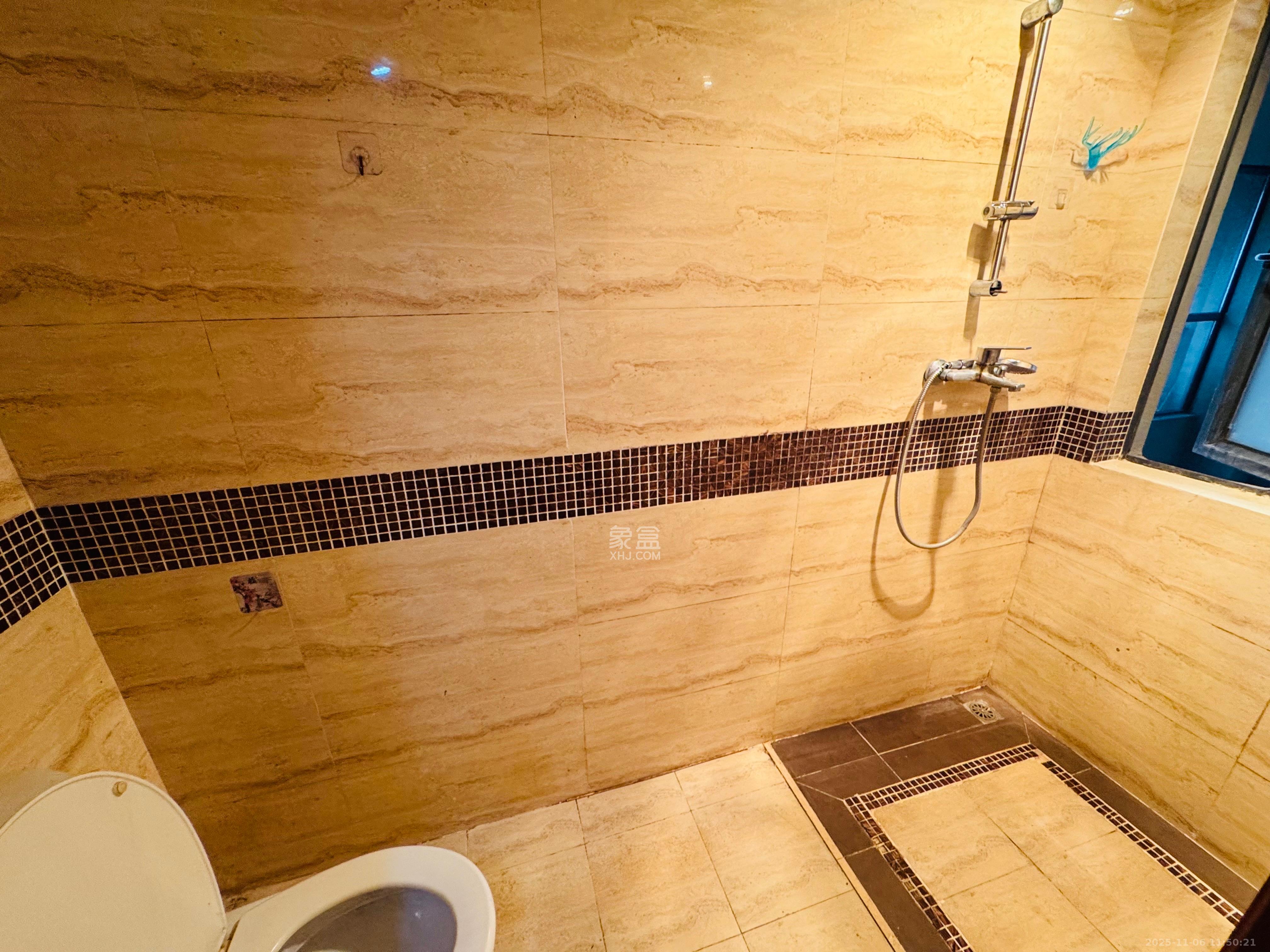 万科城市花园  3室2厅2卫    2400.0元/月室内图