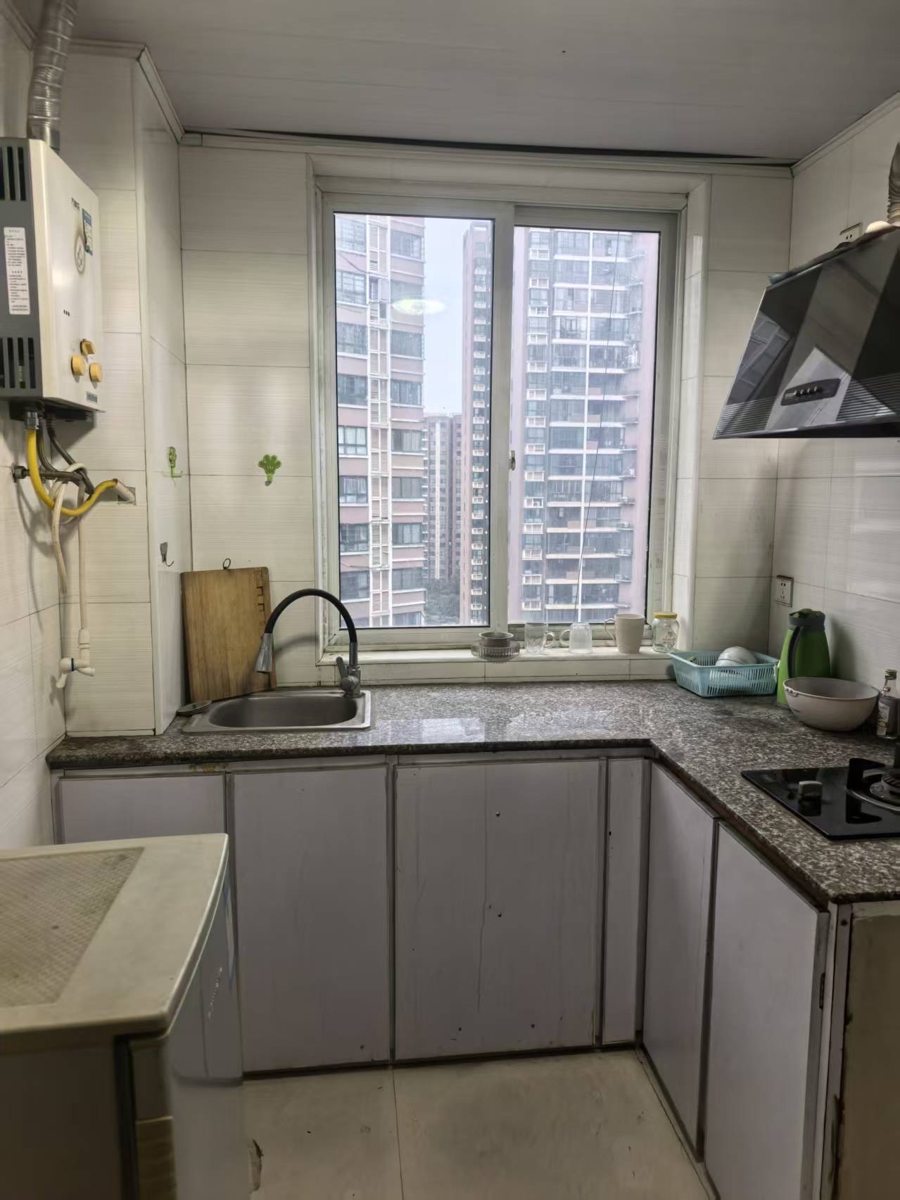 冠都现代城（冠都幸福彼岸）  1室2厅1卫    1000.0元/月