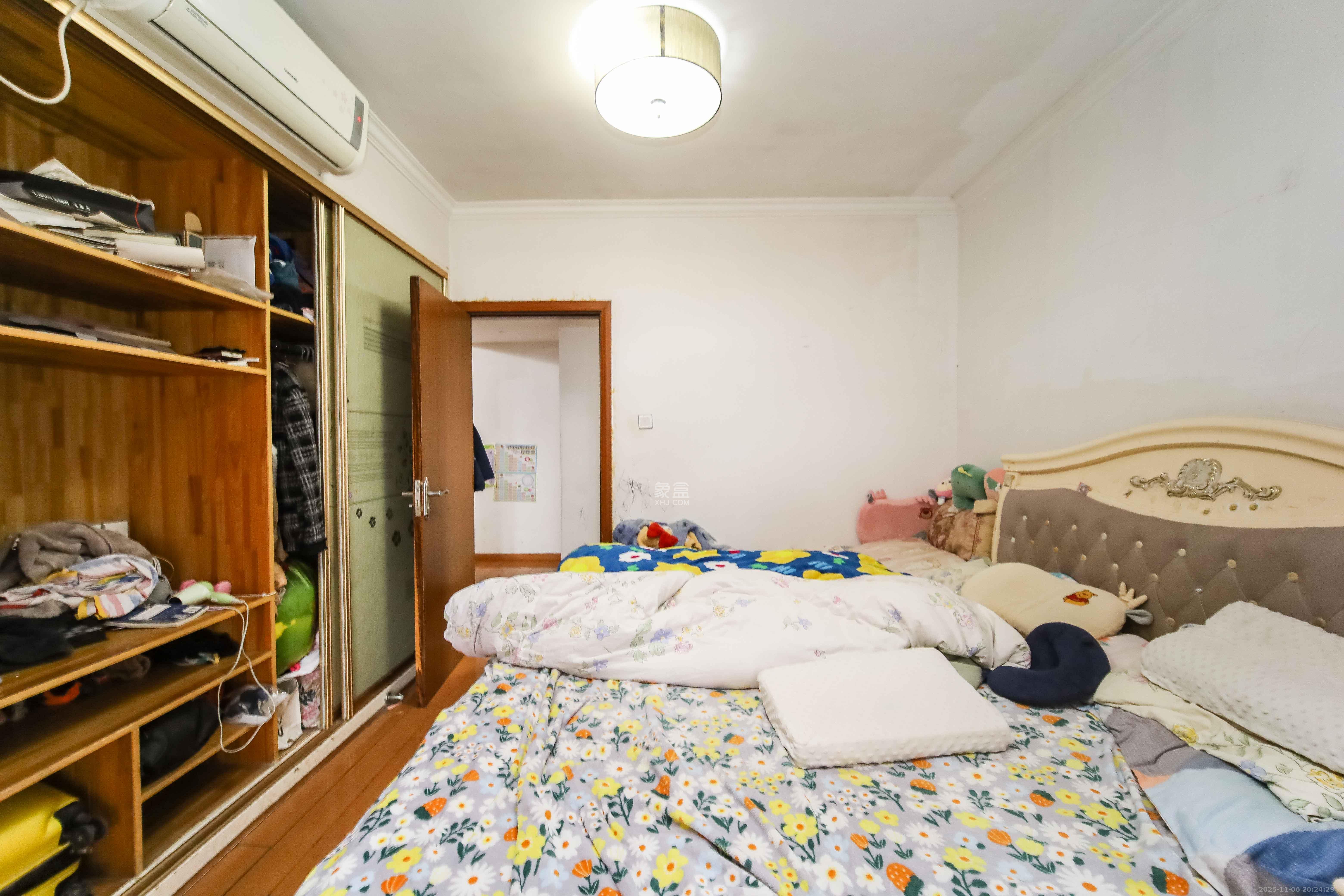 东玺门 3室2厅2卫 98.0万 东玺门 3室2厅2卫 98.0万卧室