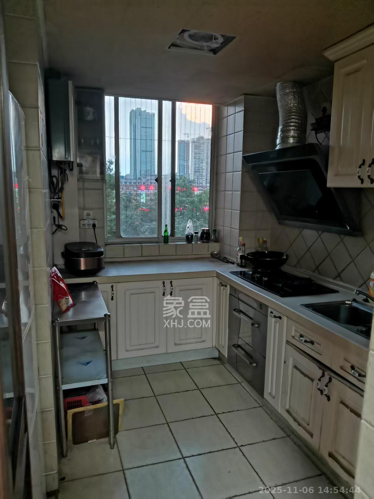 新世纪家园  3室2厅1卫    2700.0元/月室内图