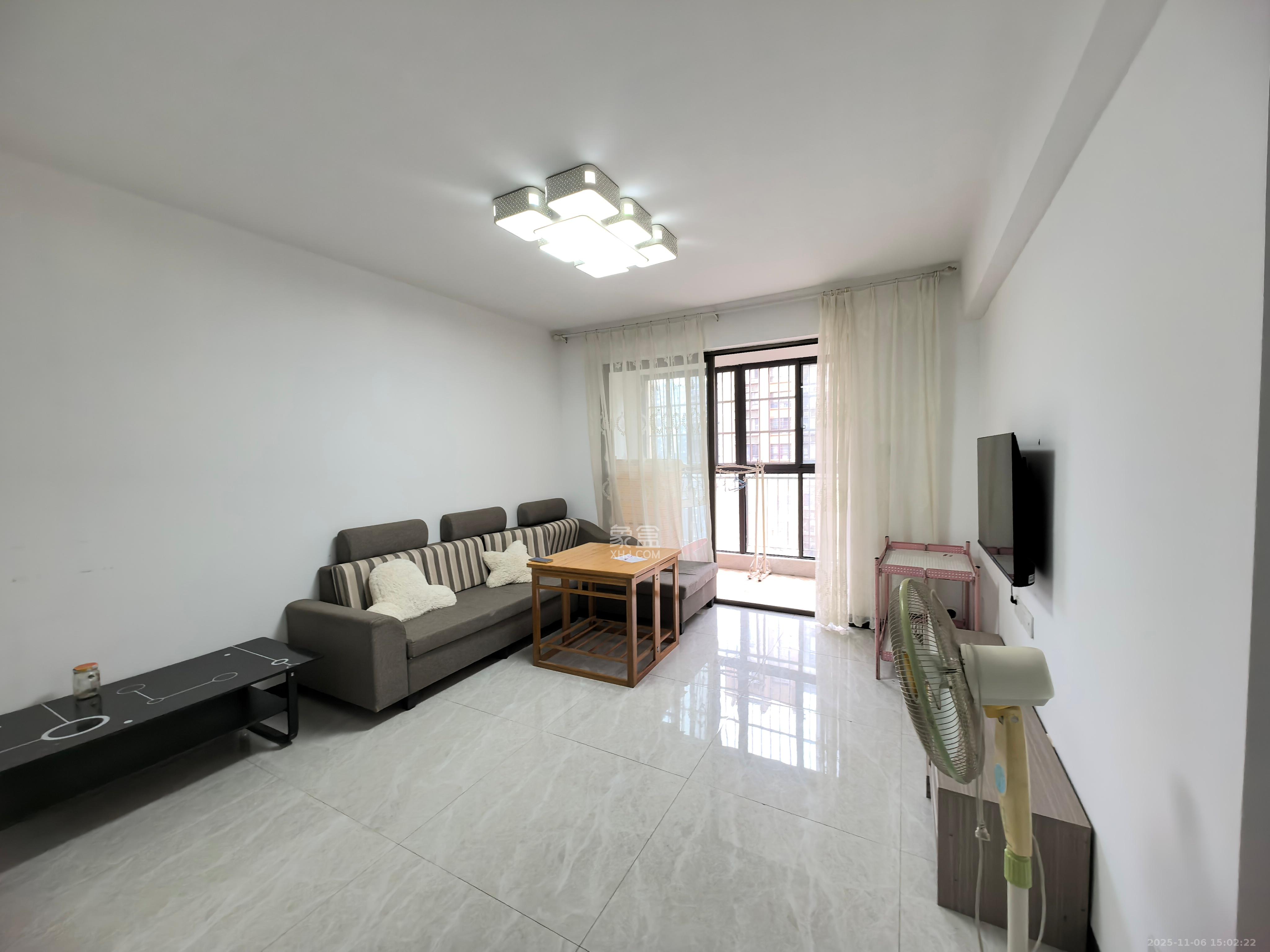 华润凤凰城三期  2室2厅1卫    1800.0元/月室内图