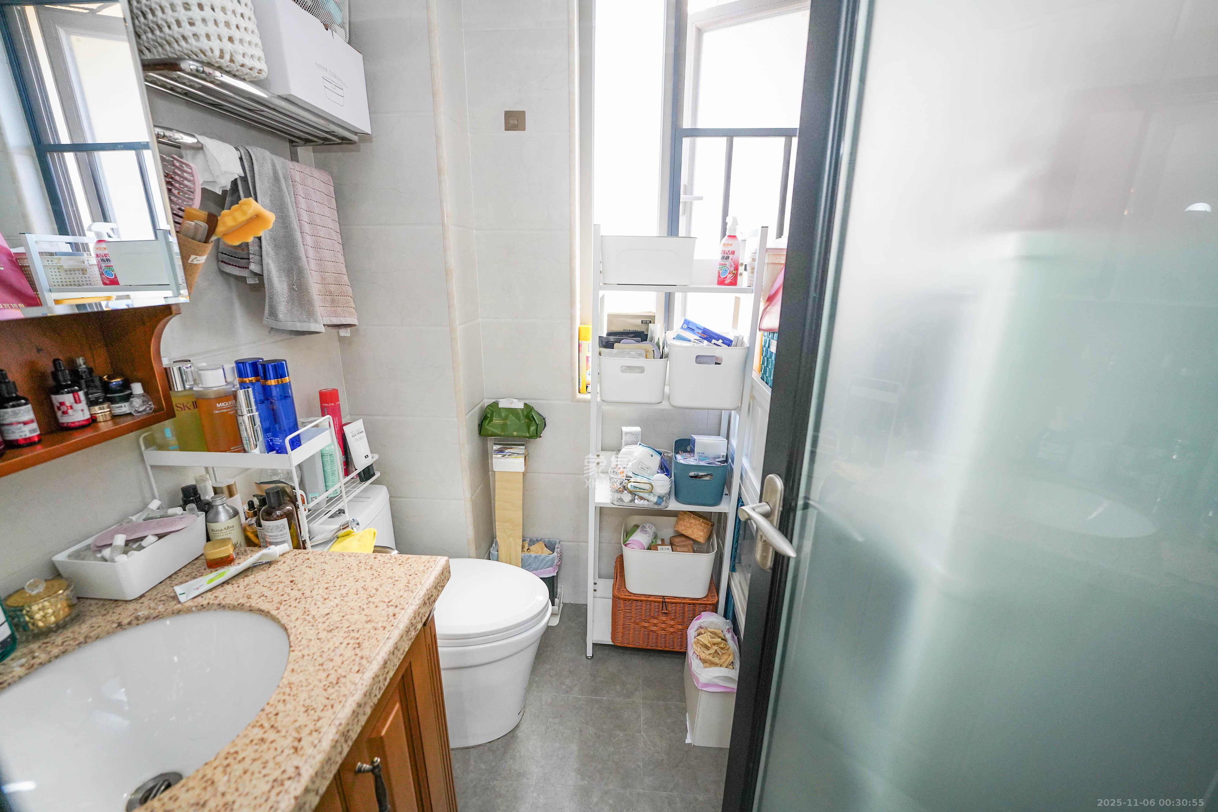 怡海星城  3室2厅2卫    75.0万卫生间