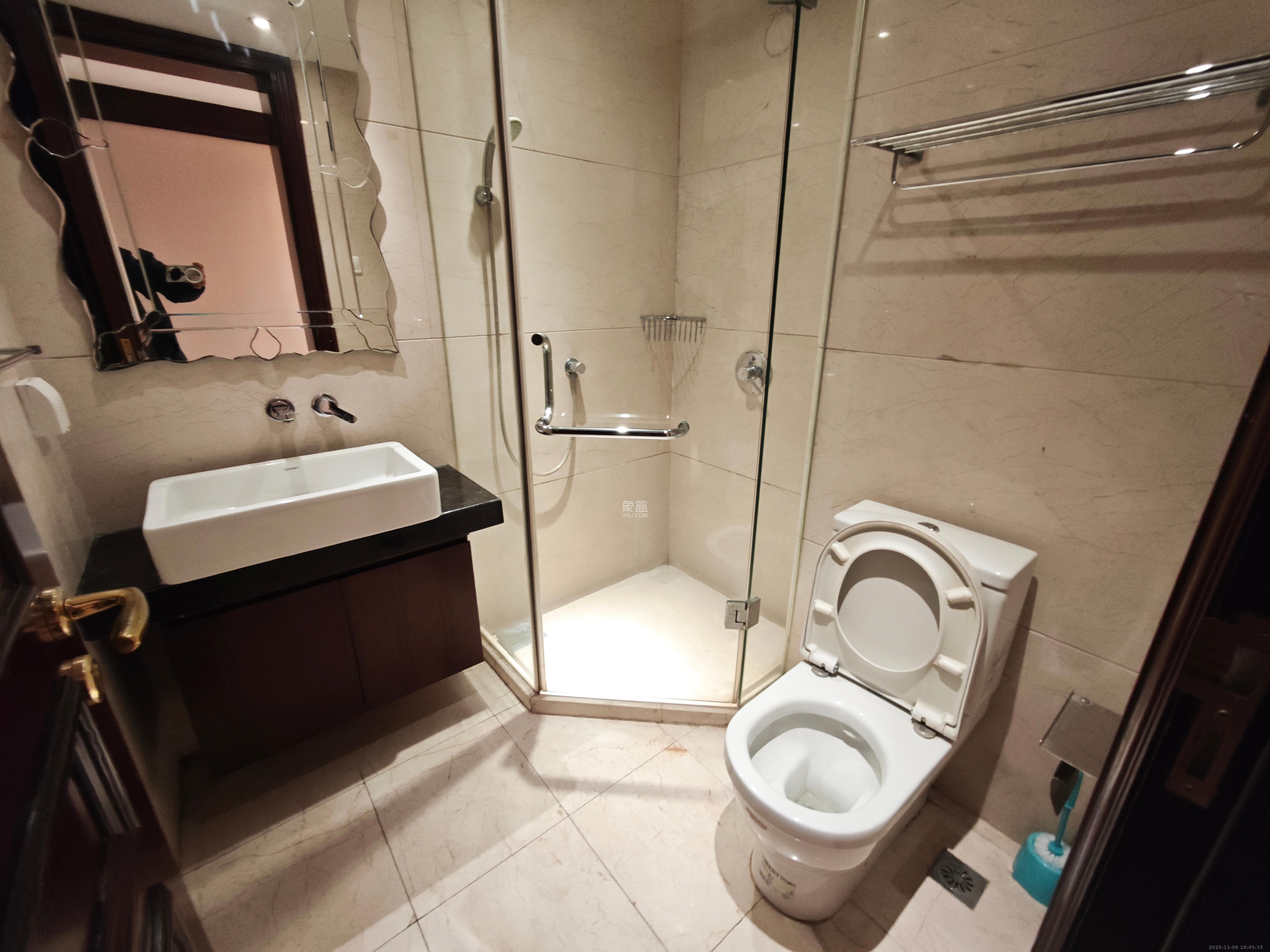 运达中央广场一、二期  4室2厅2卫    10000.0元/月室内图