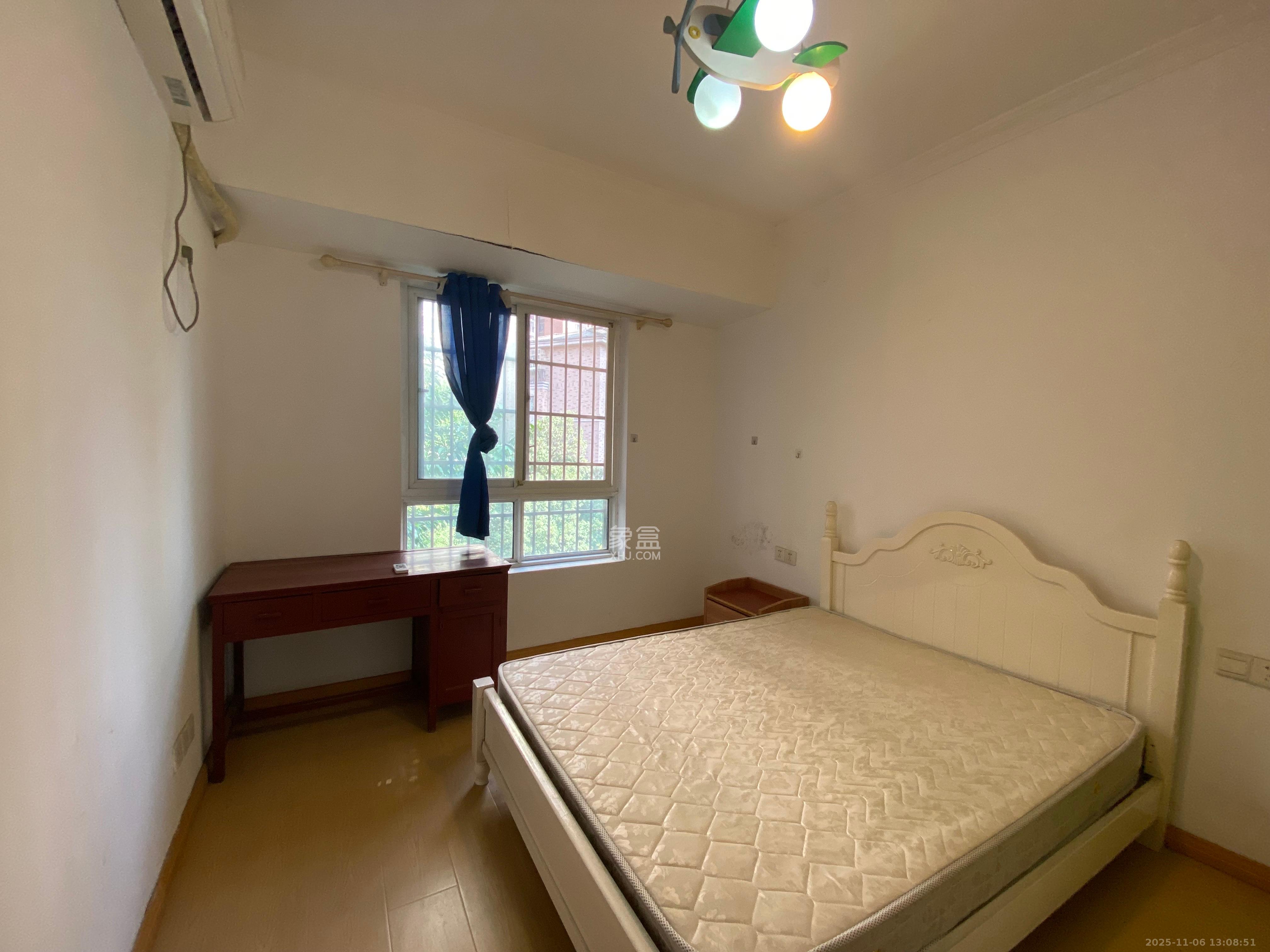 山水湾 3室2厅2卫 1700.0元/月 山水湾 3室2厅2卫 1700.0元/月室内图