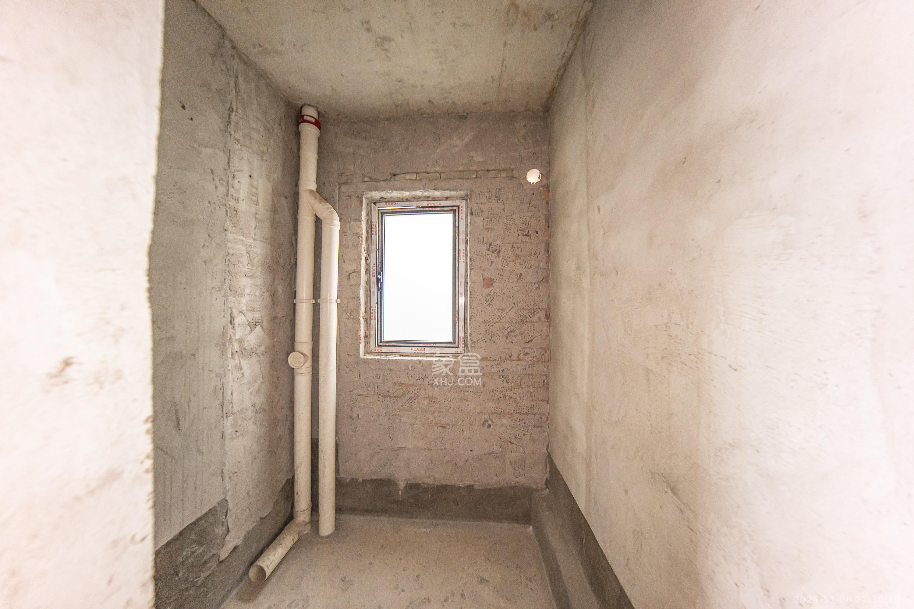 汉唐翰林府  4室2厅2卫    230.0万卫生间