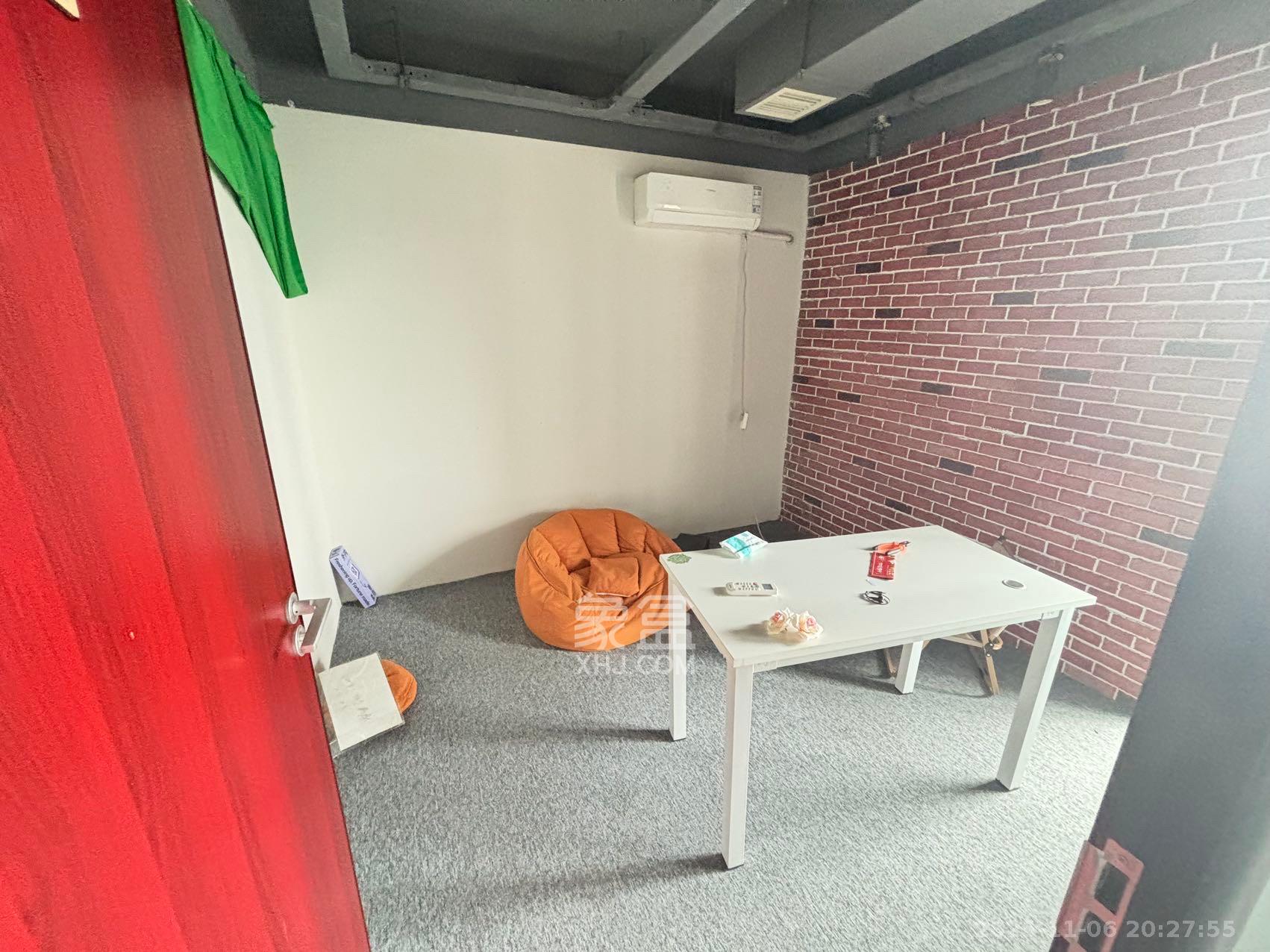 新世界百货(湖南供销大厦) 4室2厅2卫 6800.0元/月 新世界百货(湖南供销大厦) 4室2厅2卫 6800.0元/月室内图