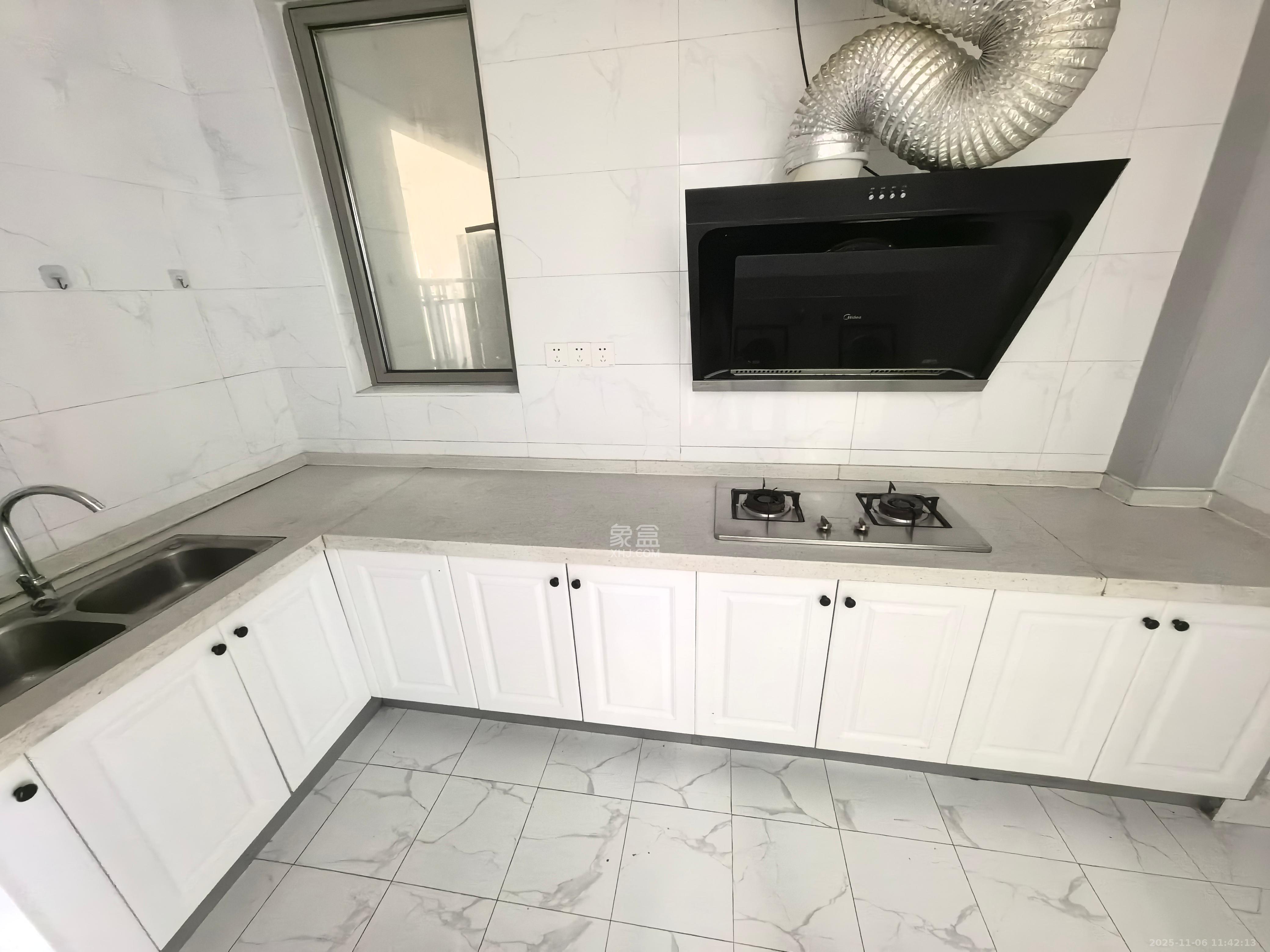 梅溪湖金茂湾  4室2厅2卫    2800.0元/月室内图