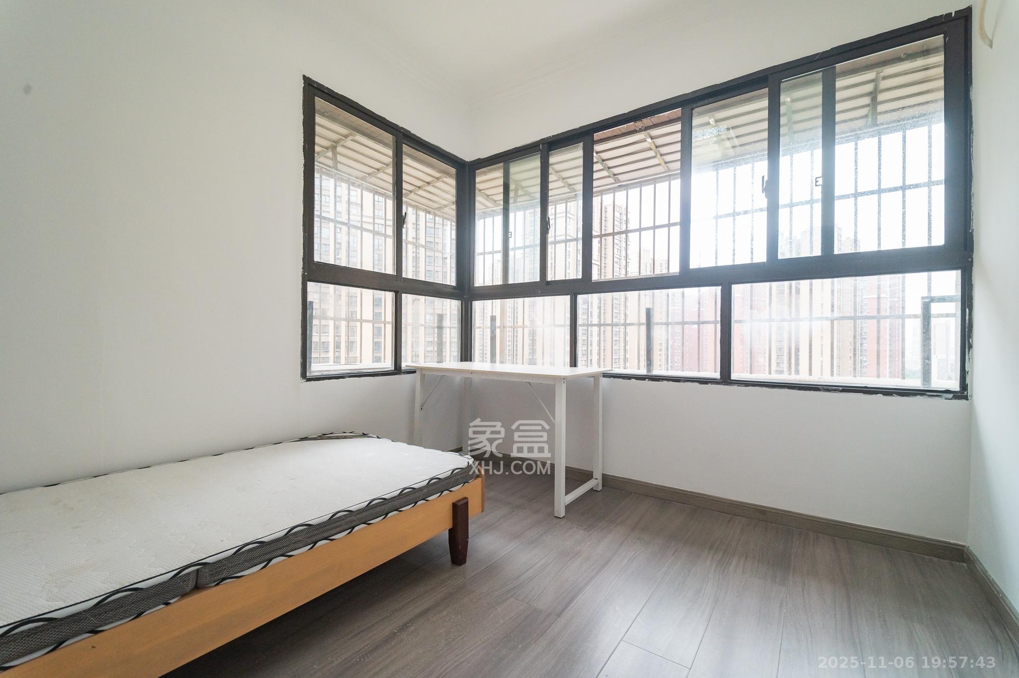 华润凤凰城三期 3室2厅1卫 78.8万 华润凤凰城三期 3室2厅1卫 78.8万卧室