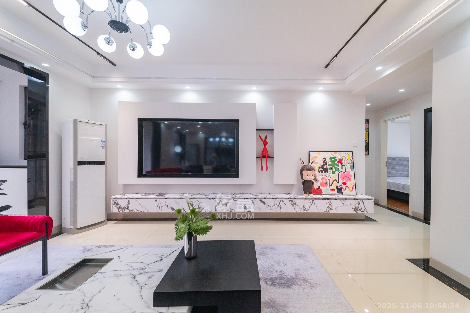 华润凤凰城三期 3室2厅1卫 99.8万 华润凤凰城三期 3室2厅1卫 99.8万客厅